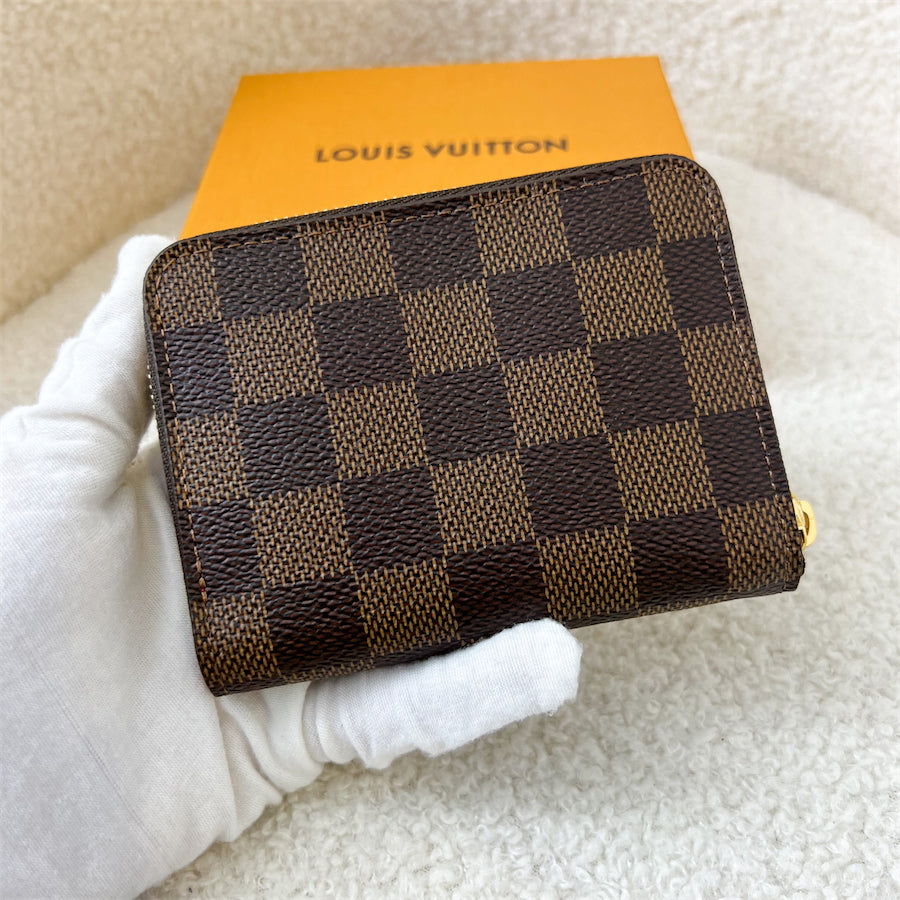 LV Zippy Small Wallet / Card Holder in Vivienne in London Christmas 2021 Canvas and GHW