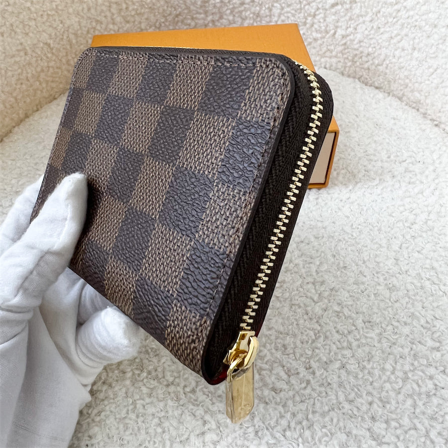 LV Zippy Small Wallet / Card Holder in Vivienne in London Christmas 2021 Canvas and GHW