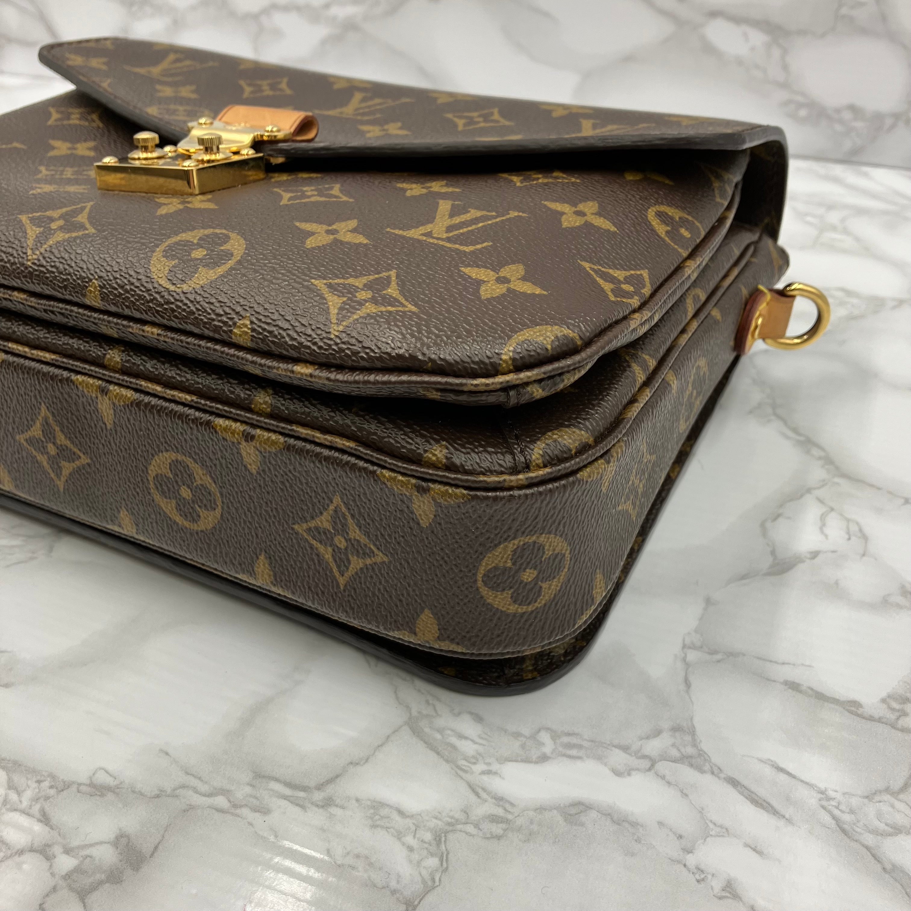 LOUIS VUITTON Monogram Metis shoulder bag
