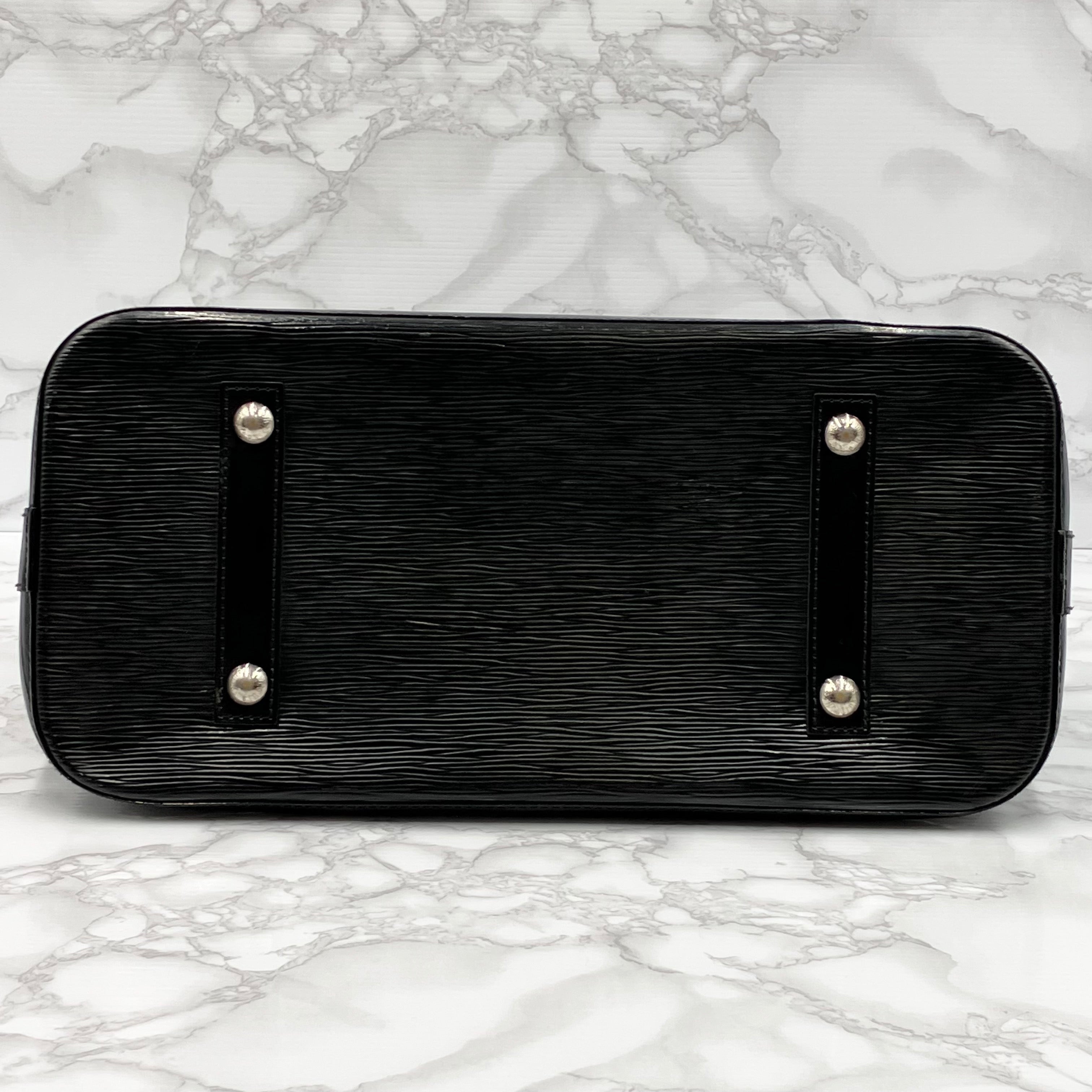 LOUISU VUITTON Epi Alma MM handbag