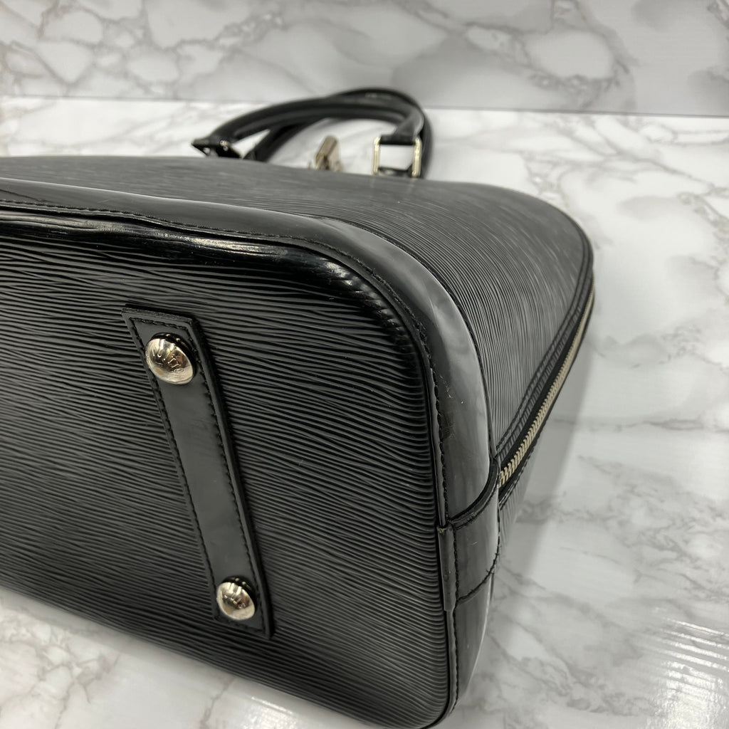 LOUISU VUITTON Epi Alma MM handbag