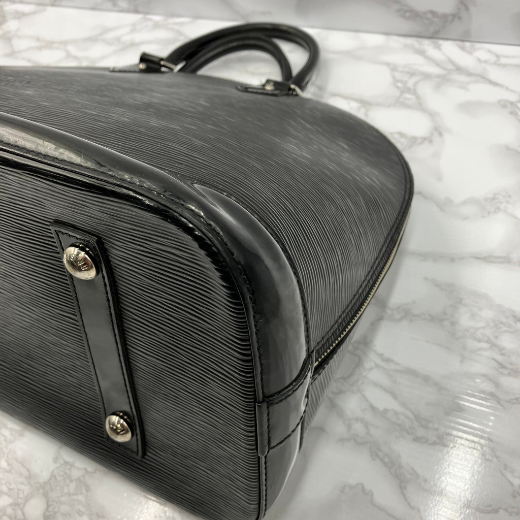 LOUISU VUITTON Epi Alma MM handbag