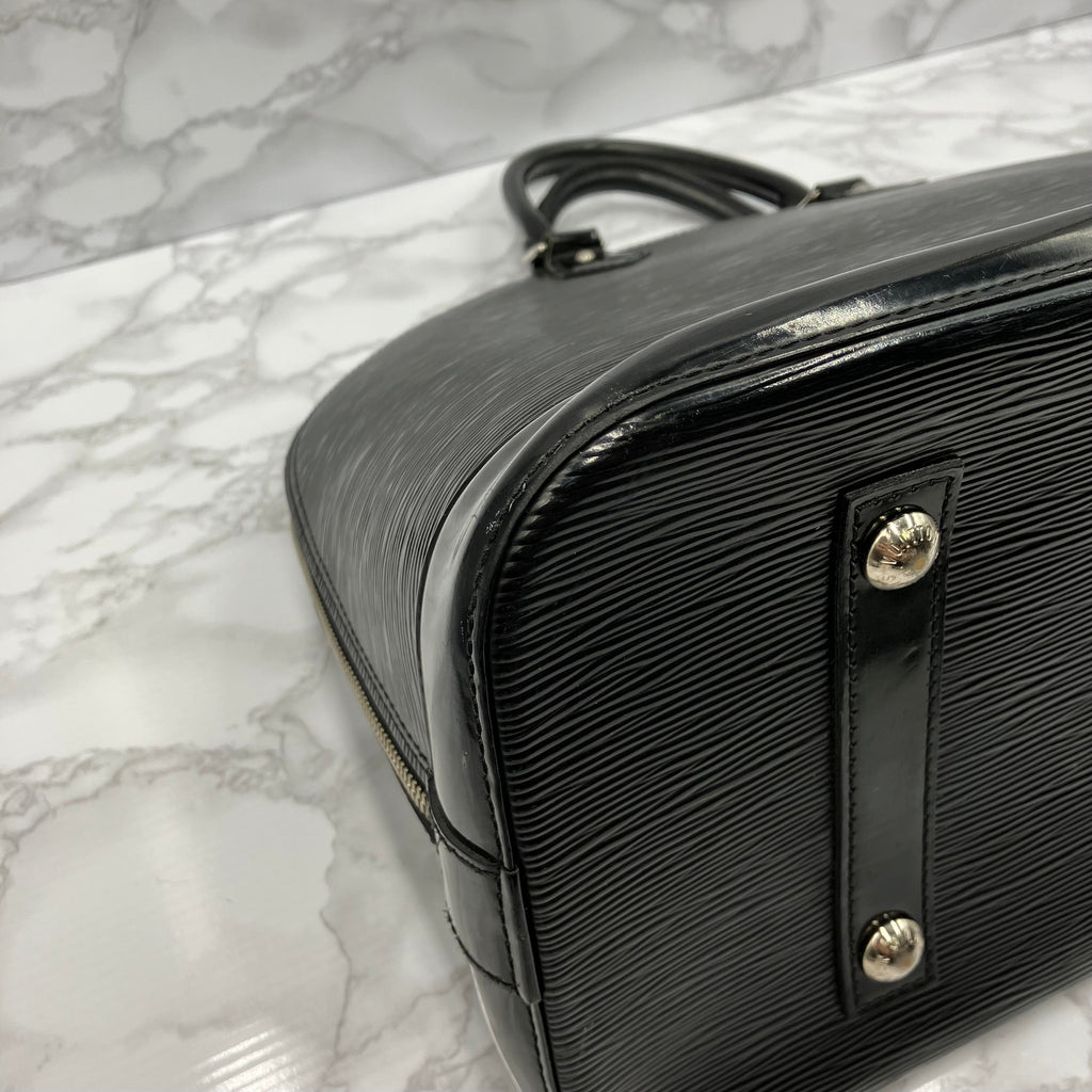 LOUISU VUITTON Epi Alma MM handbag