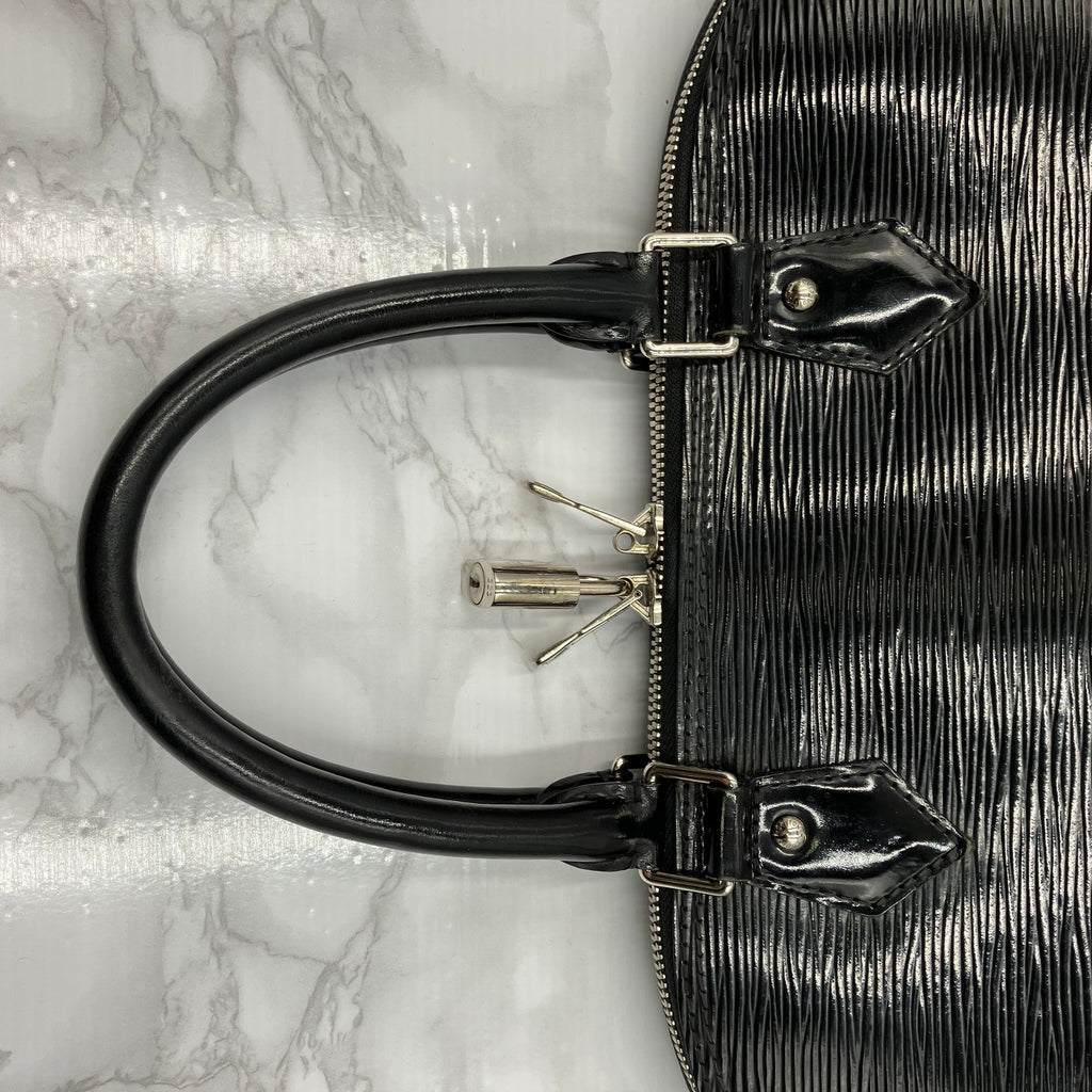 LOUISU VUITTON Epi Alma MM handbag