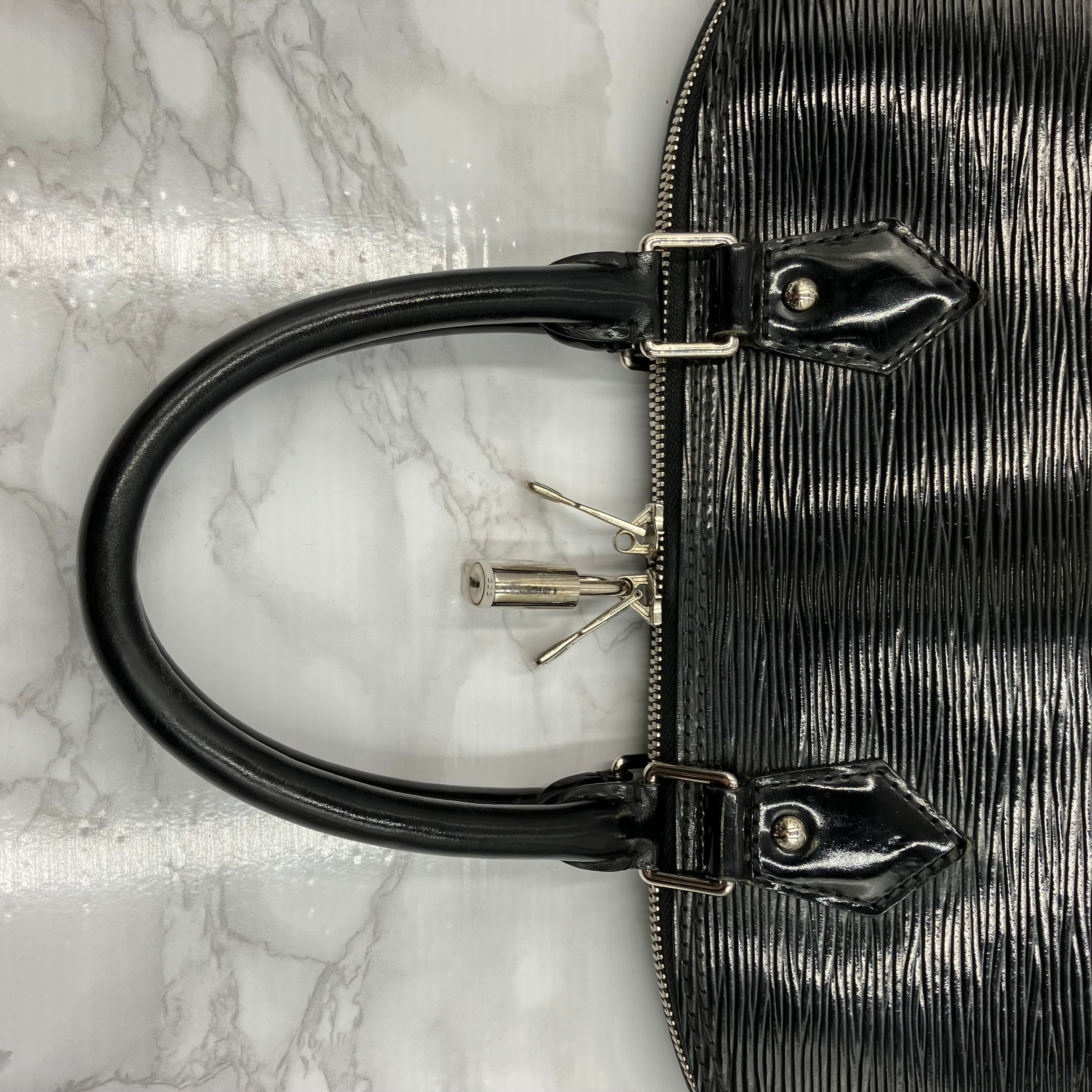LOUISU VUITTON Epi Alma MM handbag