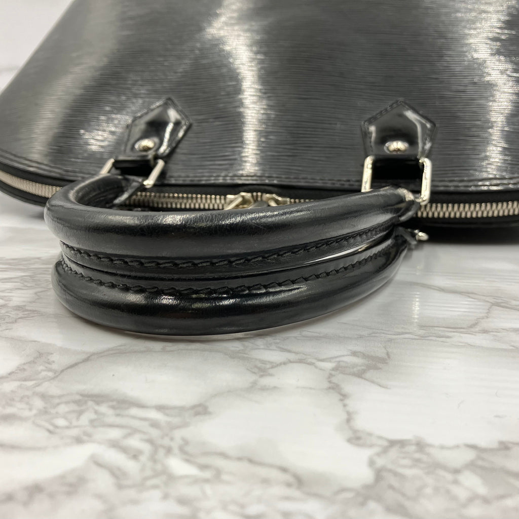 LOUISU VUITTON Epi Alma MM handbag