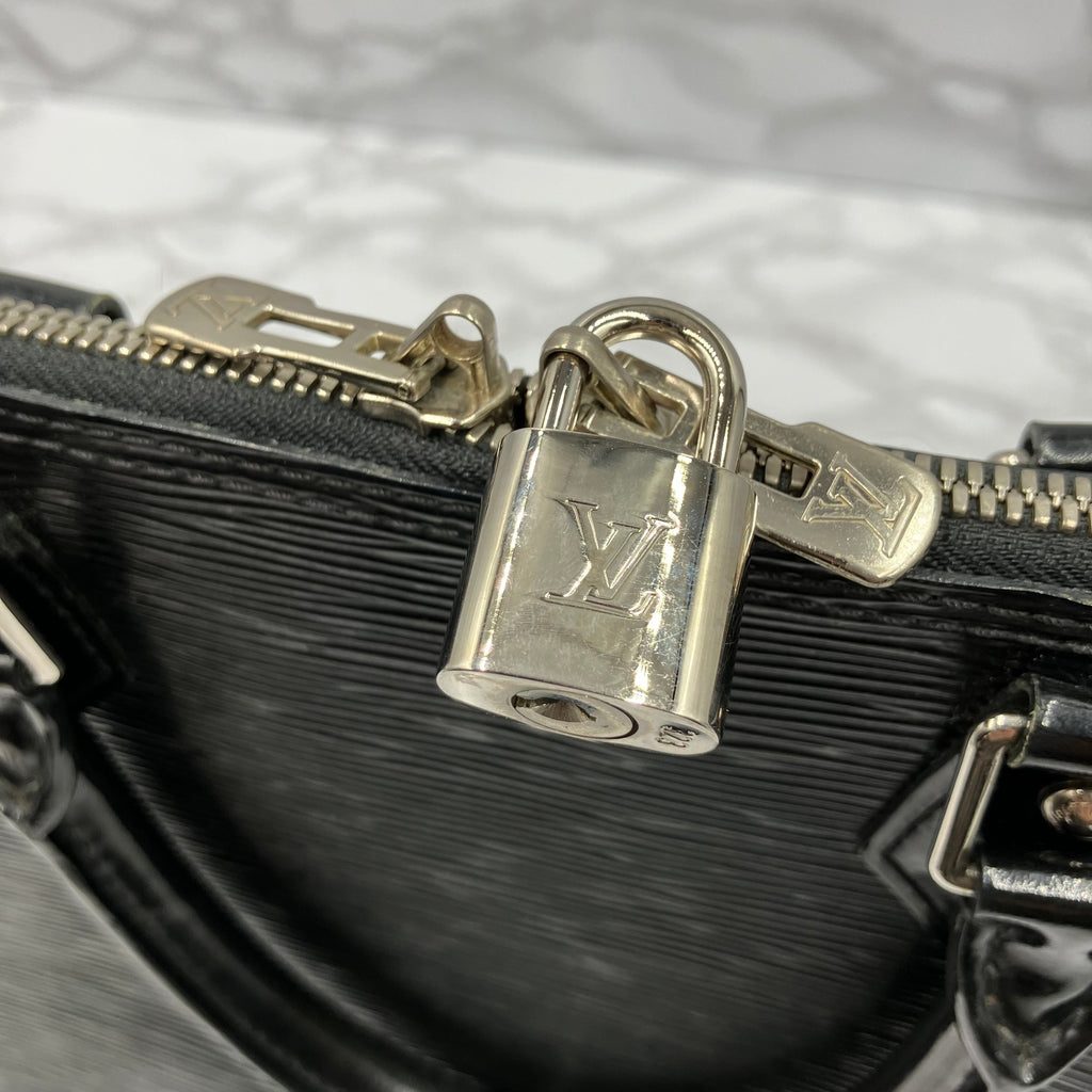 LOUISU VUITTON Epi Alma MM handbag