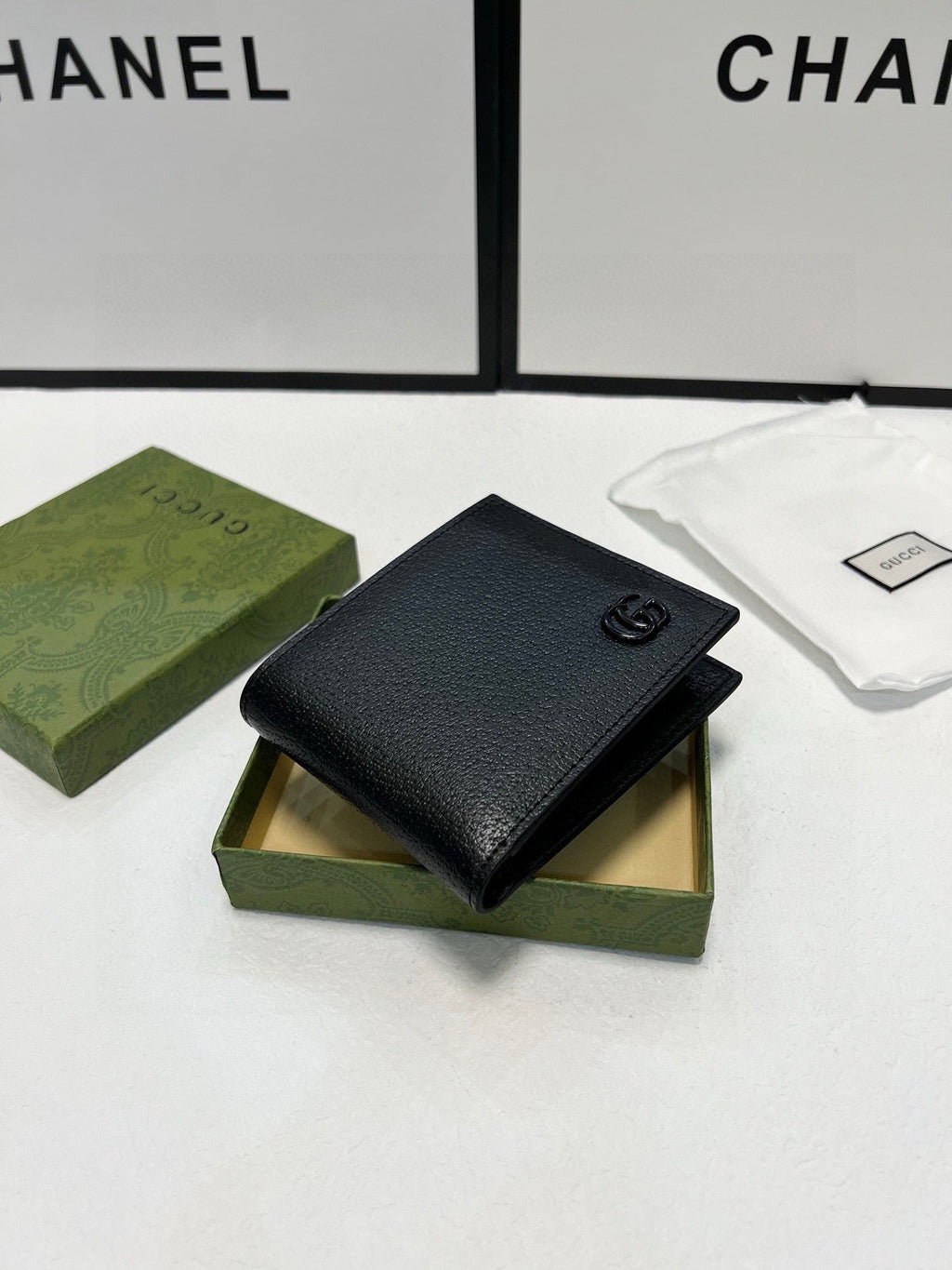 MBG066 Bi-fold wallet with GG logo /  4.3"W x 3.5"H