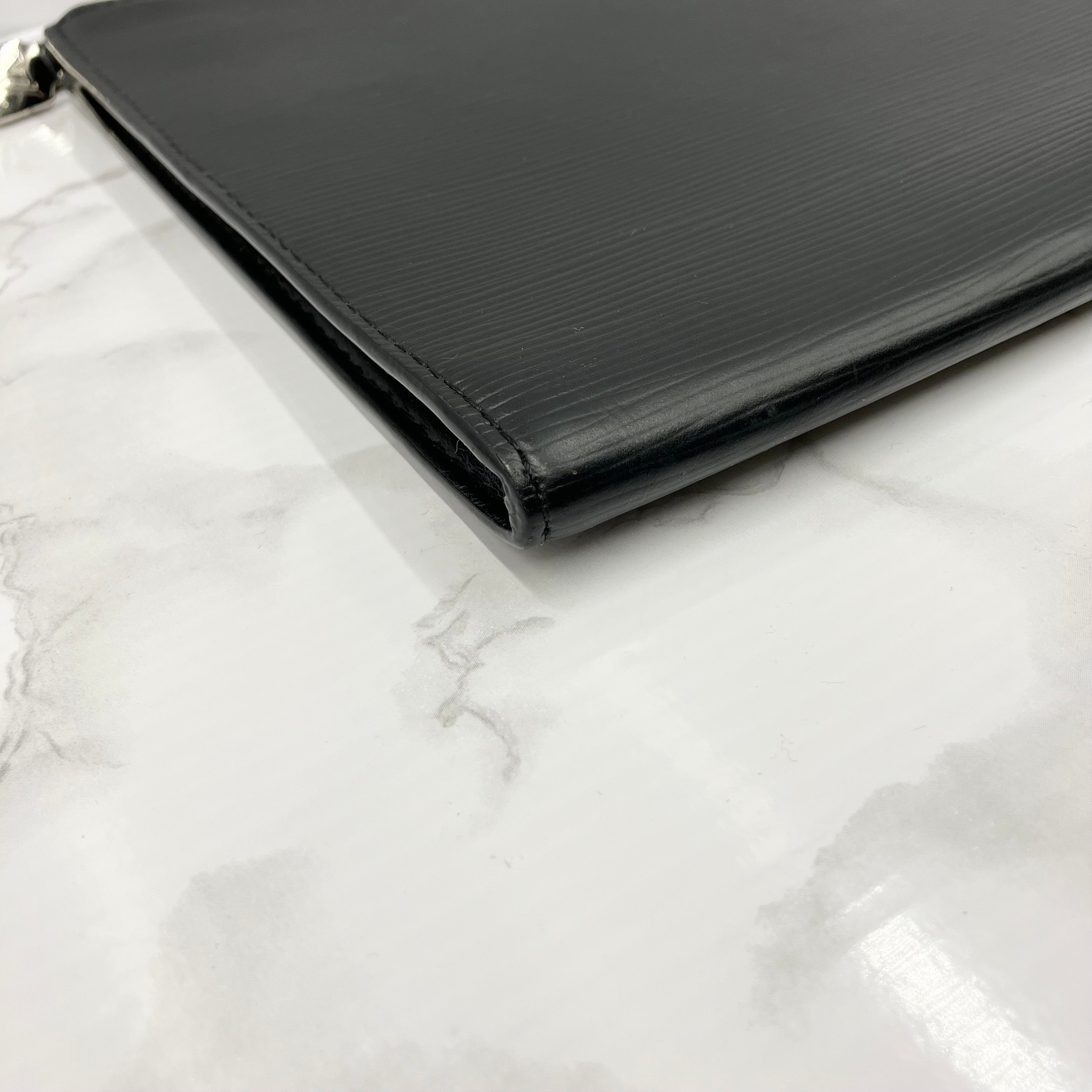 LOUIS VUITTON Epi Clutch Bag