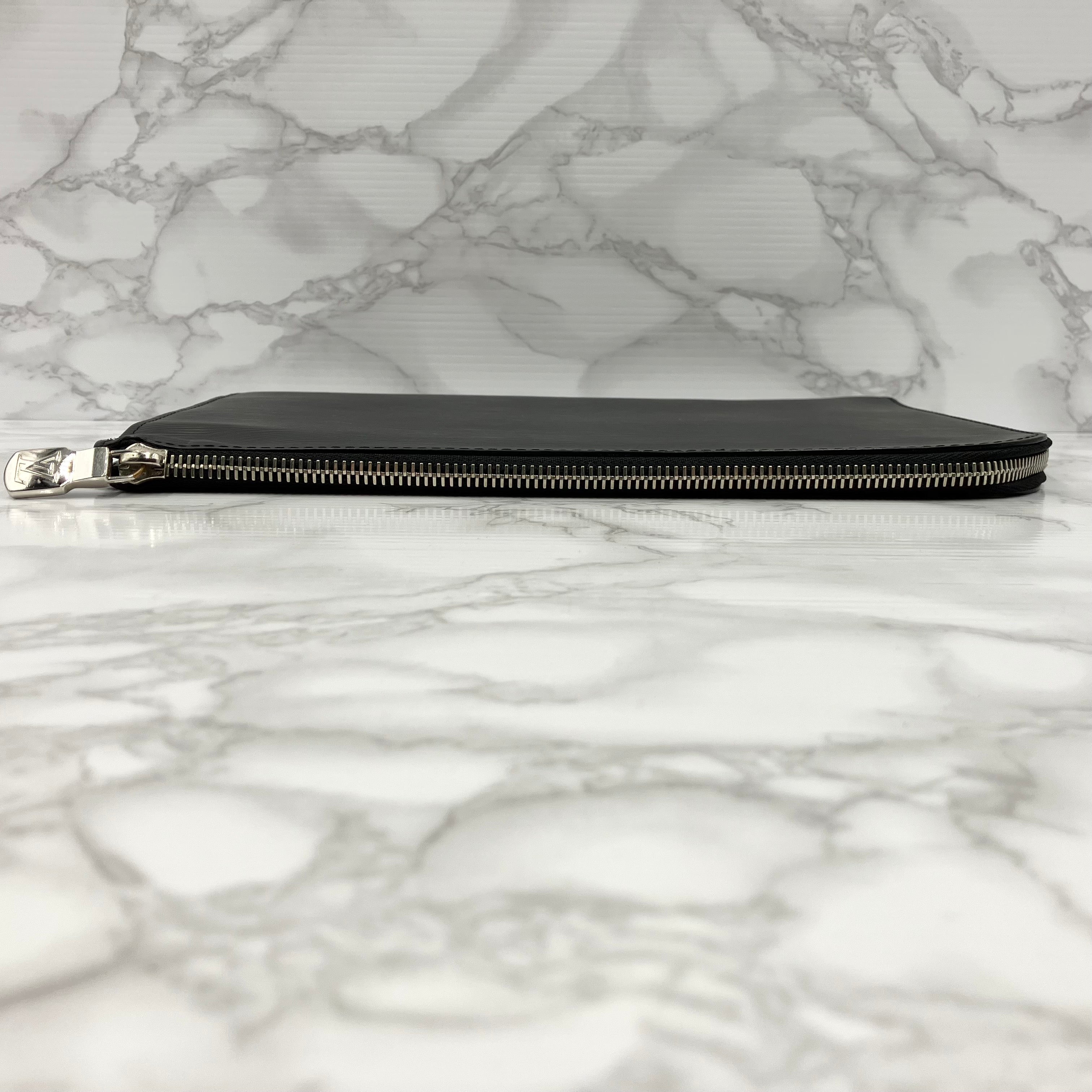 LOUIS VUITTON Epi Clutch Bag