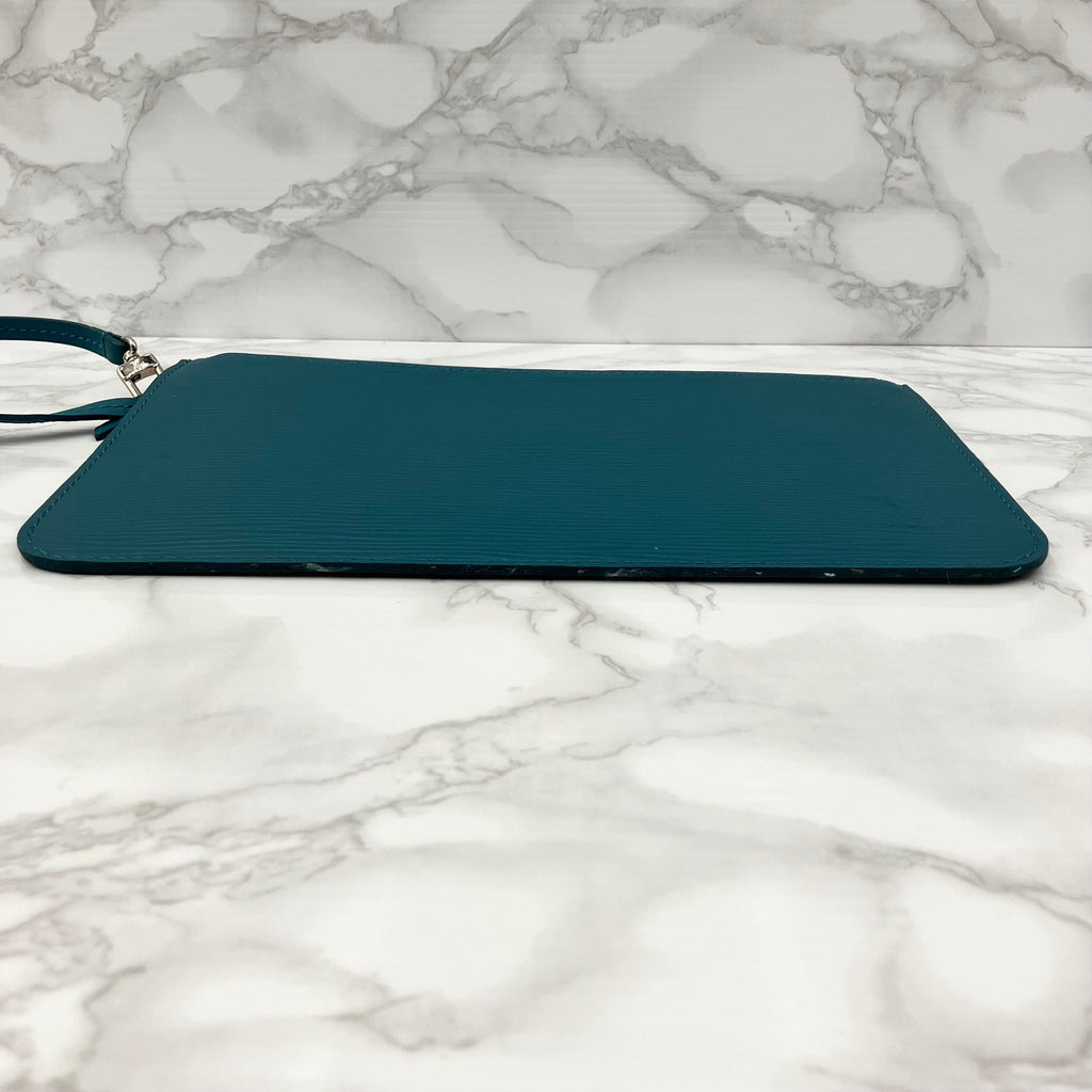 LOUIS VUITTON Epi Neverfull MM Pouch