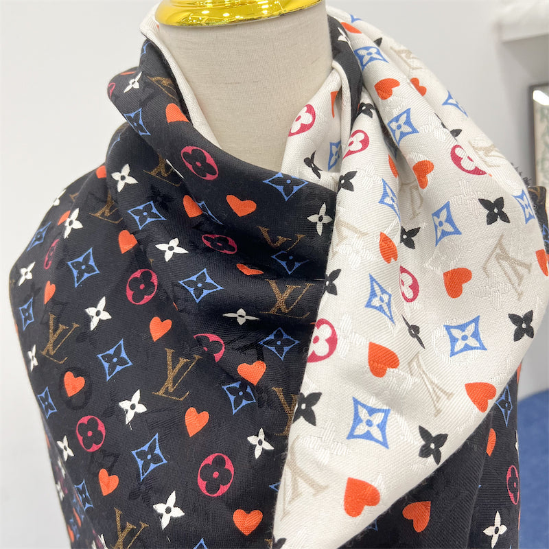 LV Game On Scarf Shawl in Black / White Monogram
