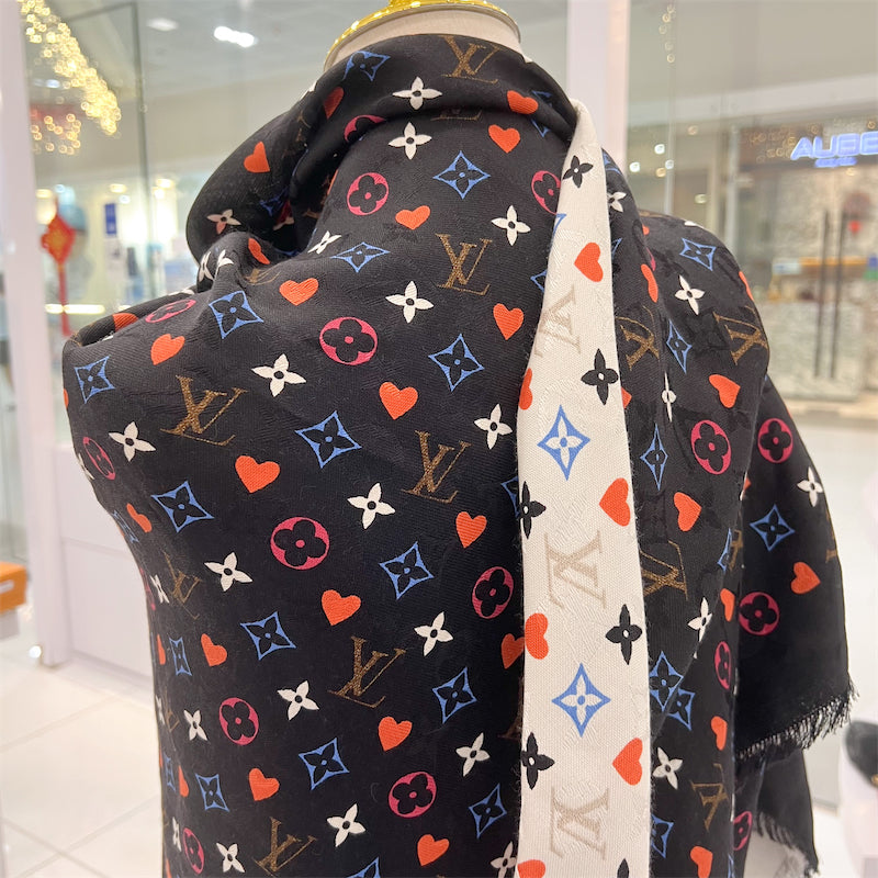 LV Game On Scarf Shawl in Black / White Monogram
