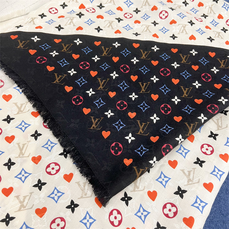 LV Game On Scarf Shawl in Black / White Monogram