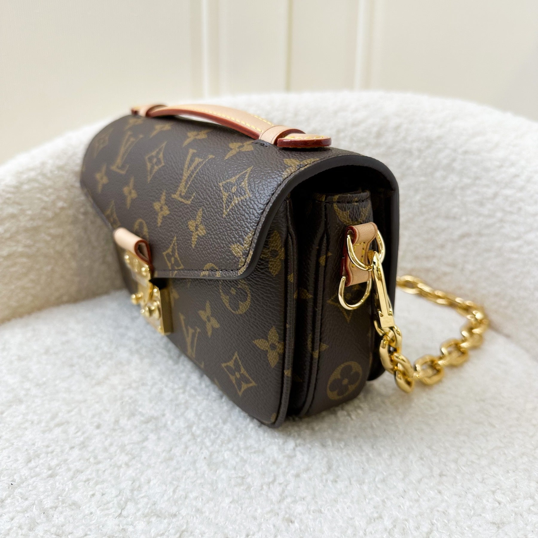 LV Pochette Metis East West in Monogram Canvas GHW