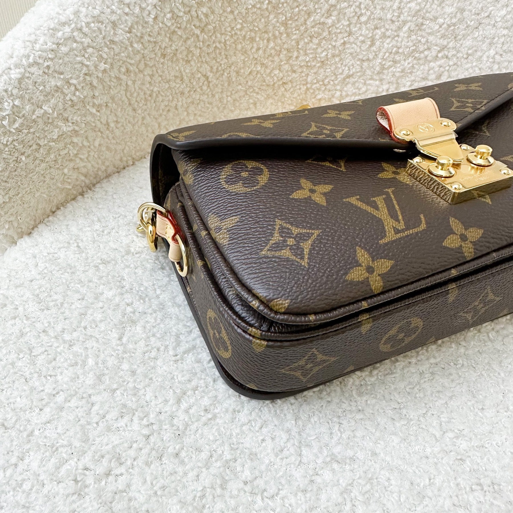 LV Pochette Metis East West in Monogram Canvas GHW