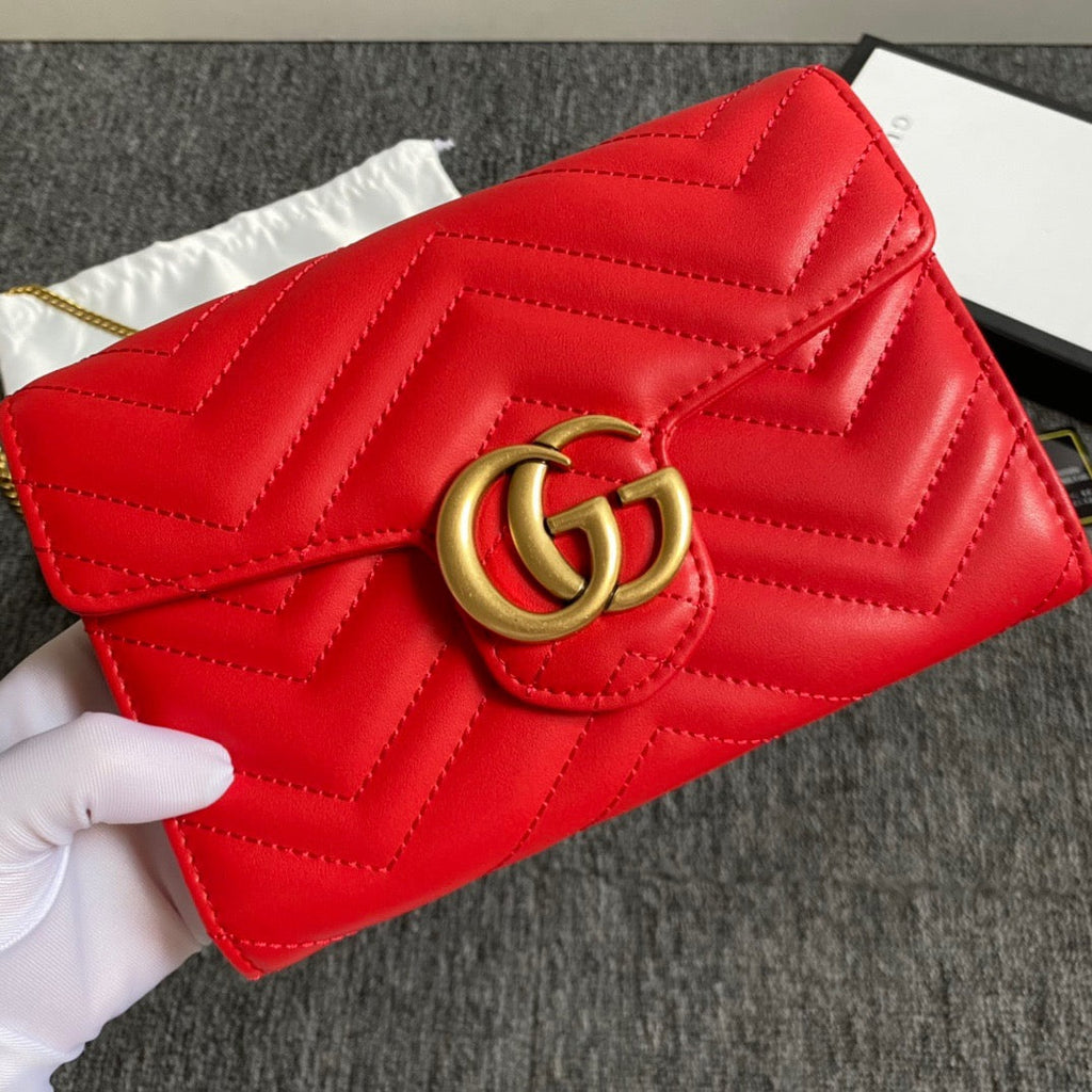 GC433 GG Marmont matelassé mini bag / 8"W x 5"H x 2.5"D
