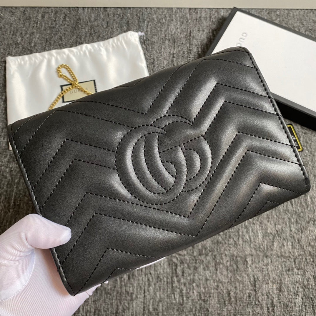 GC434 GG Marmont matelassé mini bag / 8"W x 5"H x 2.5"D