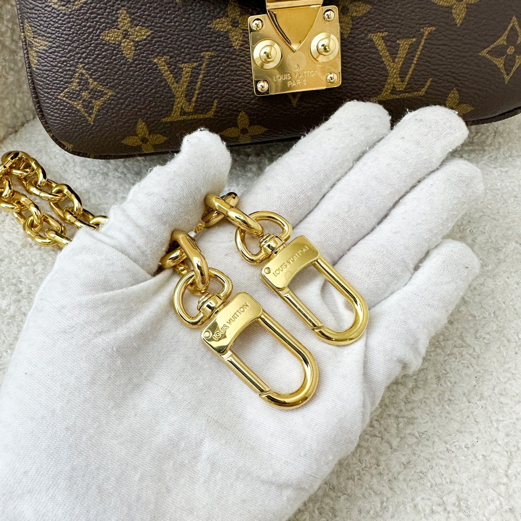 LV Pochette Metis East West in Monogram Canvas GHW