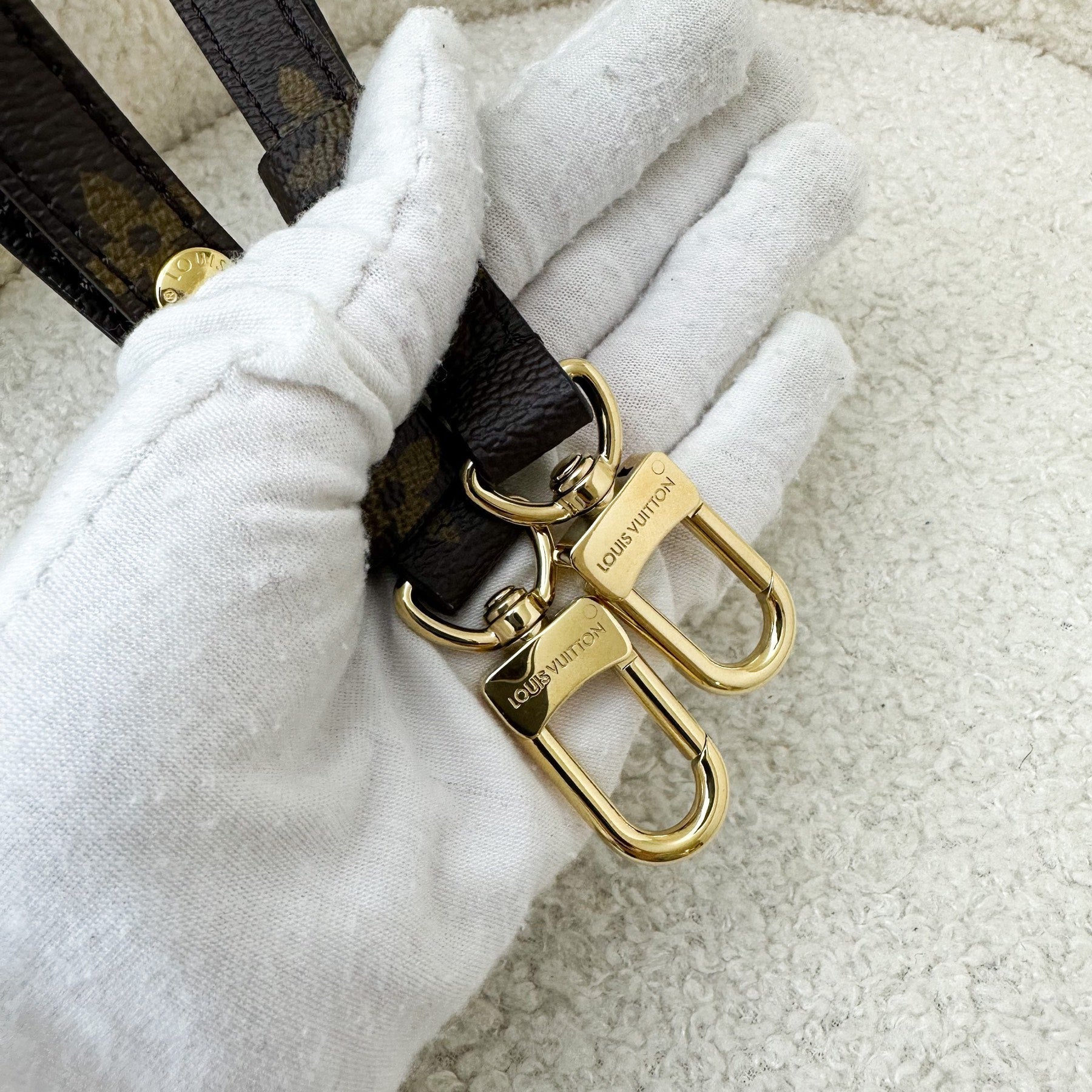 LV Pochette Metis East West in Monogram Canvas GHW