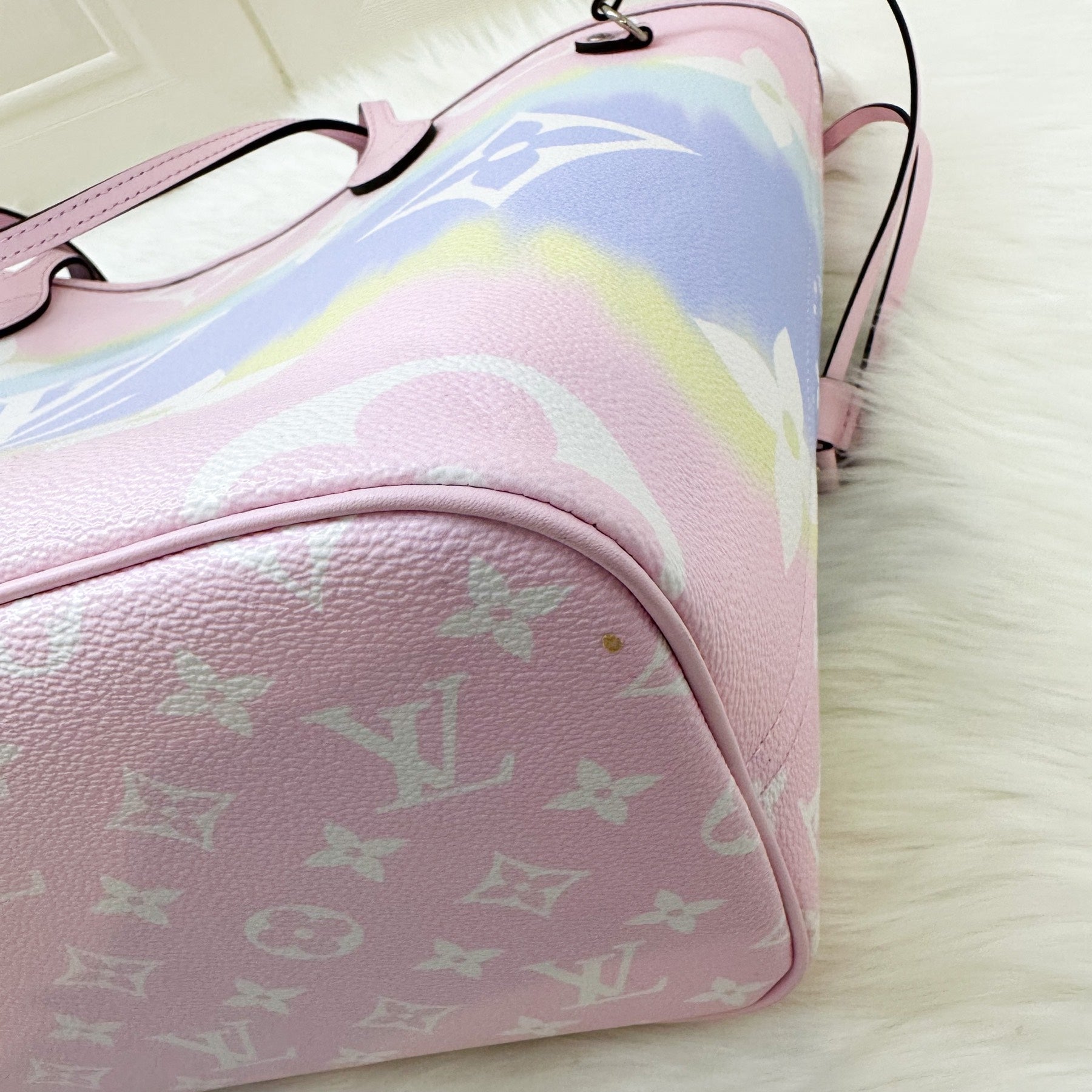 LV Neverfull MM in Escale Pastel in GHW