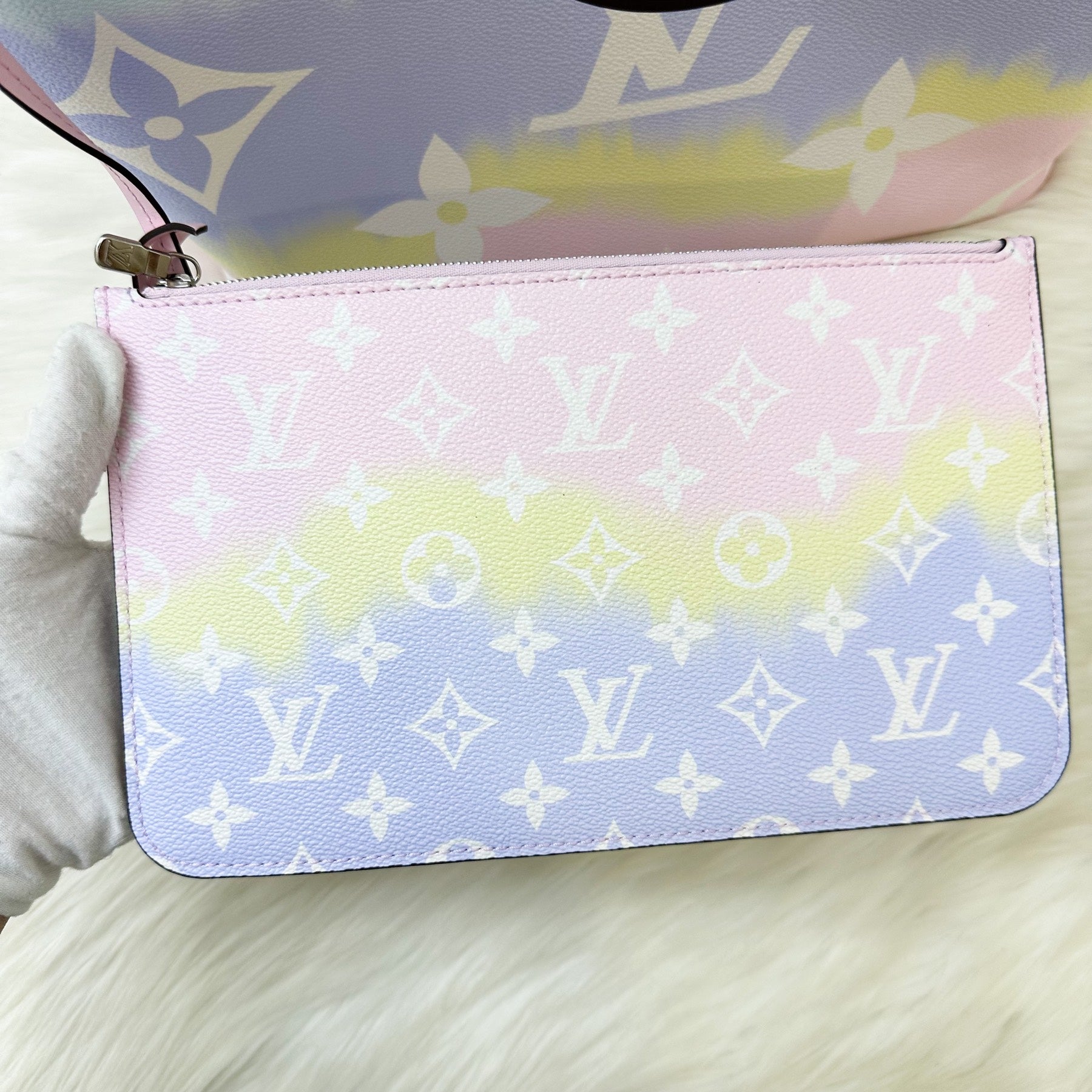 LV Neverfull MM in Escale Pastel in GHW