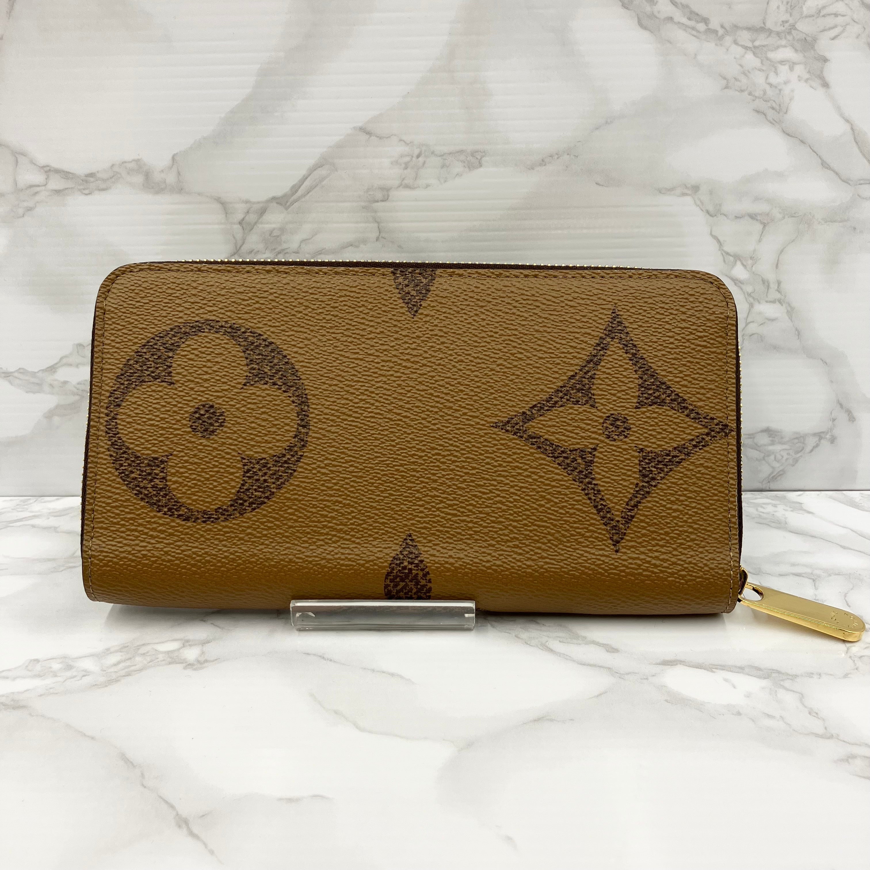 LOUIS VUITTON Monogram Giant reverse Zippy Wallet