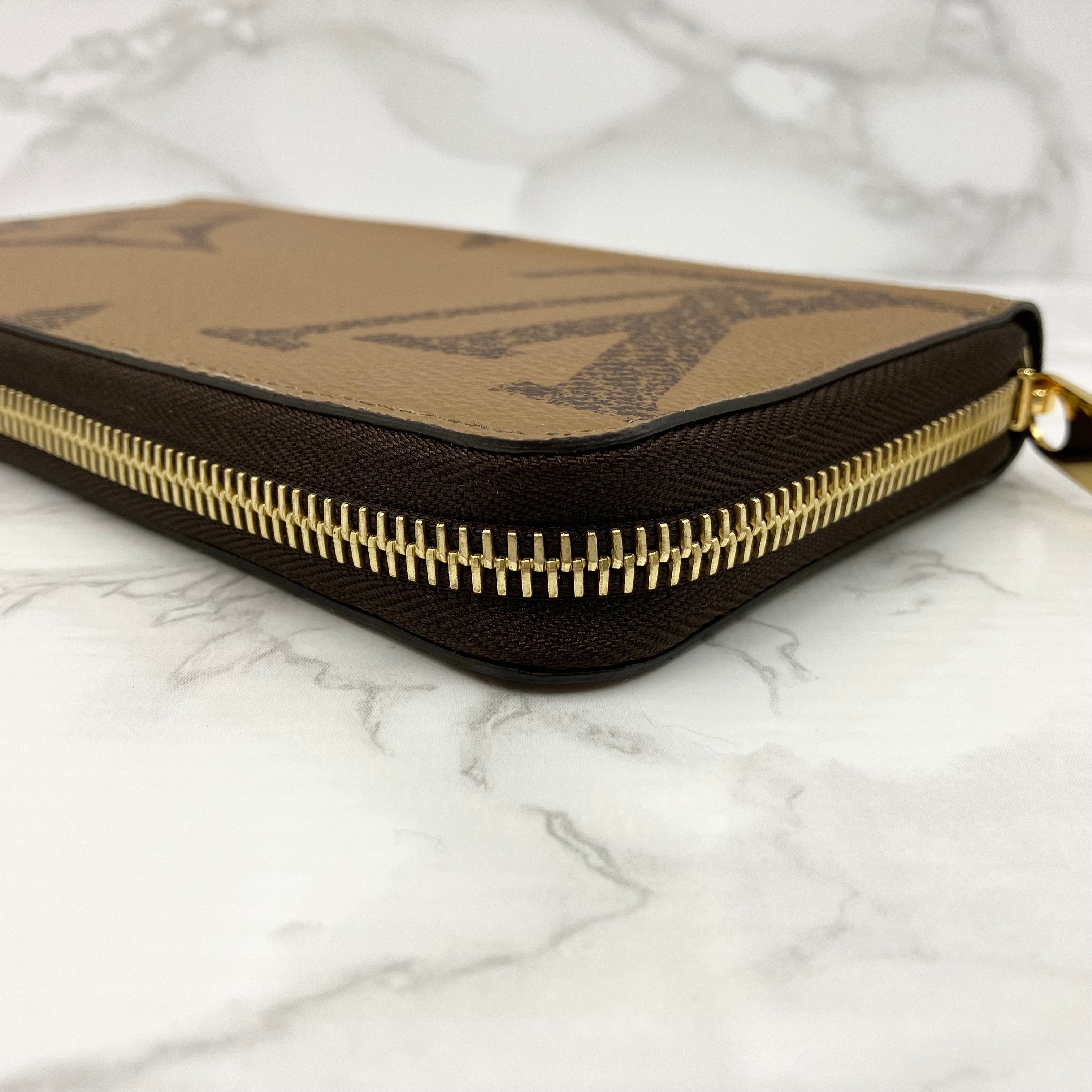 LOUIS VUITTON Monogram Giant reverse Zippy Wallet