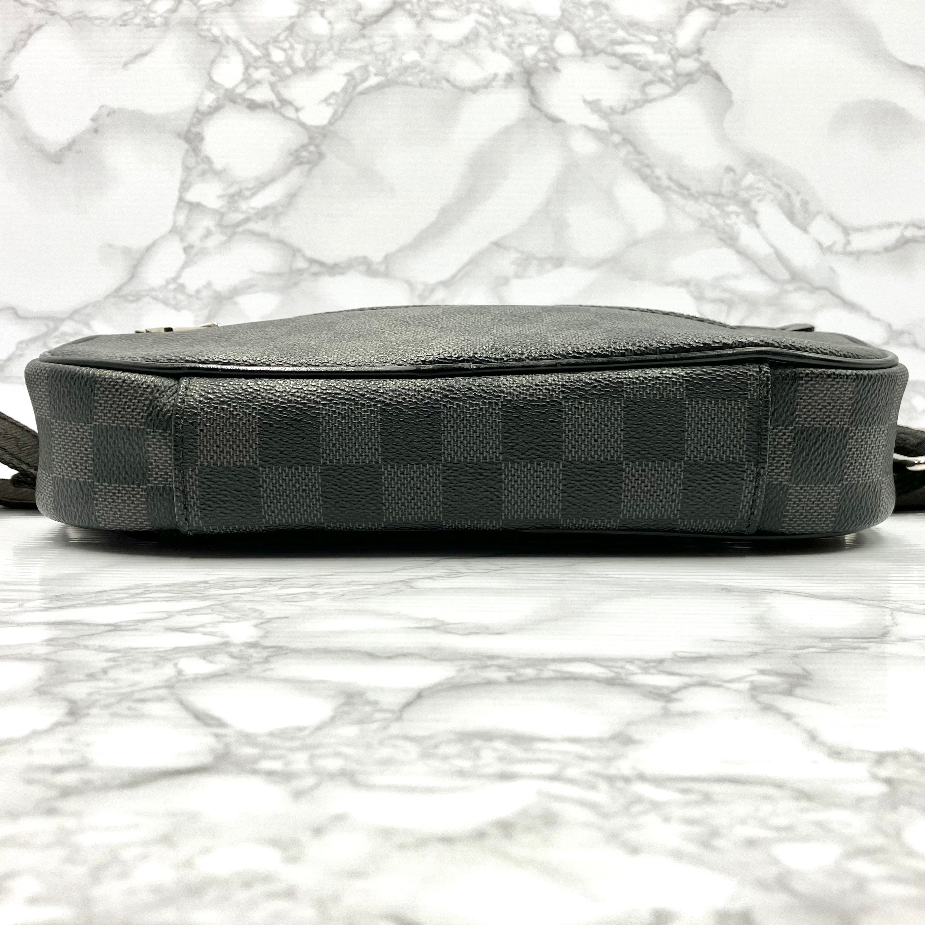 LOUIS VUITTON Damier Graphite Ambler