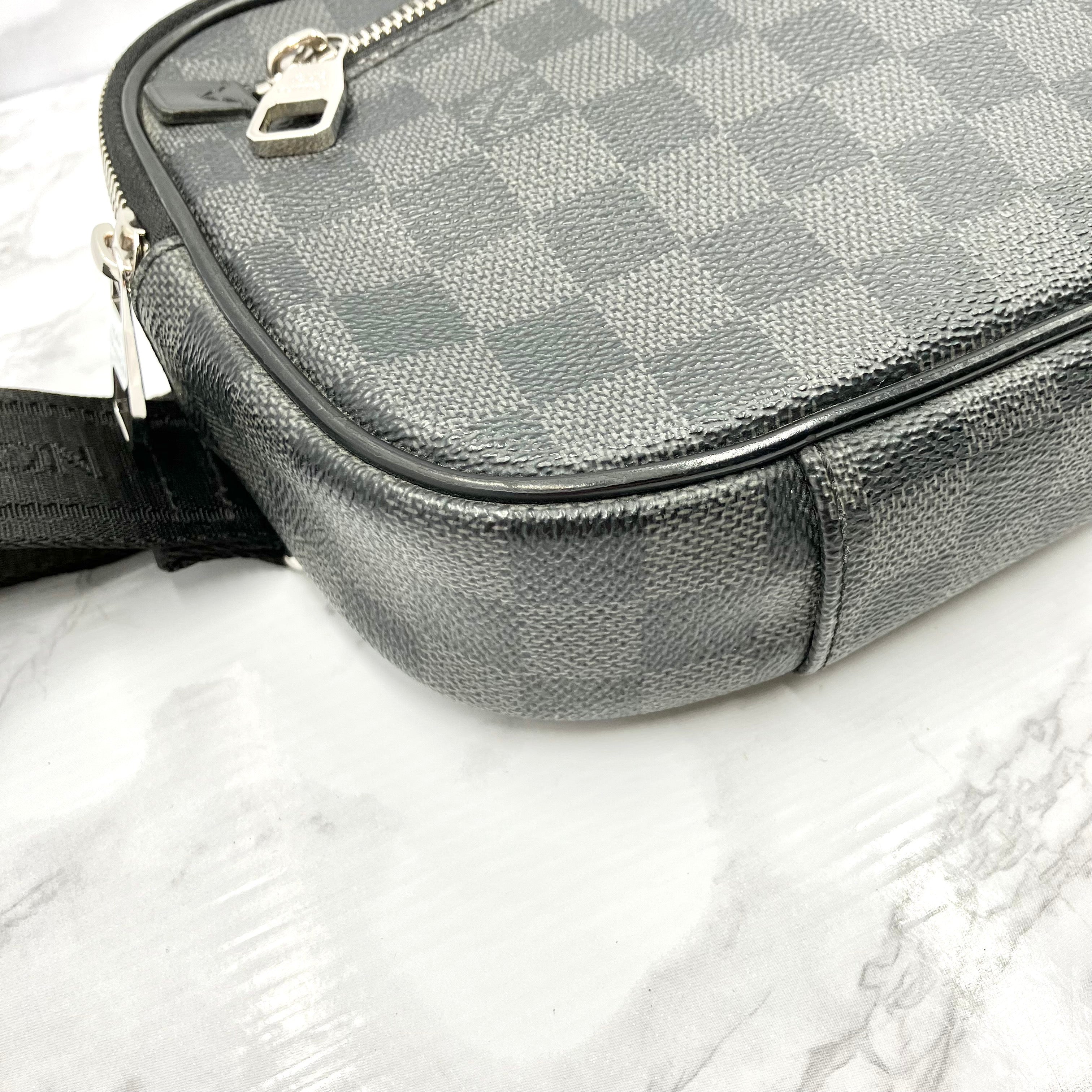 LOUIS VUITTON Damier Graphite Ambler
