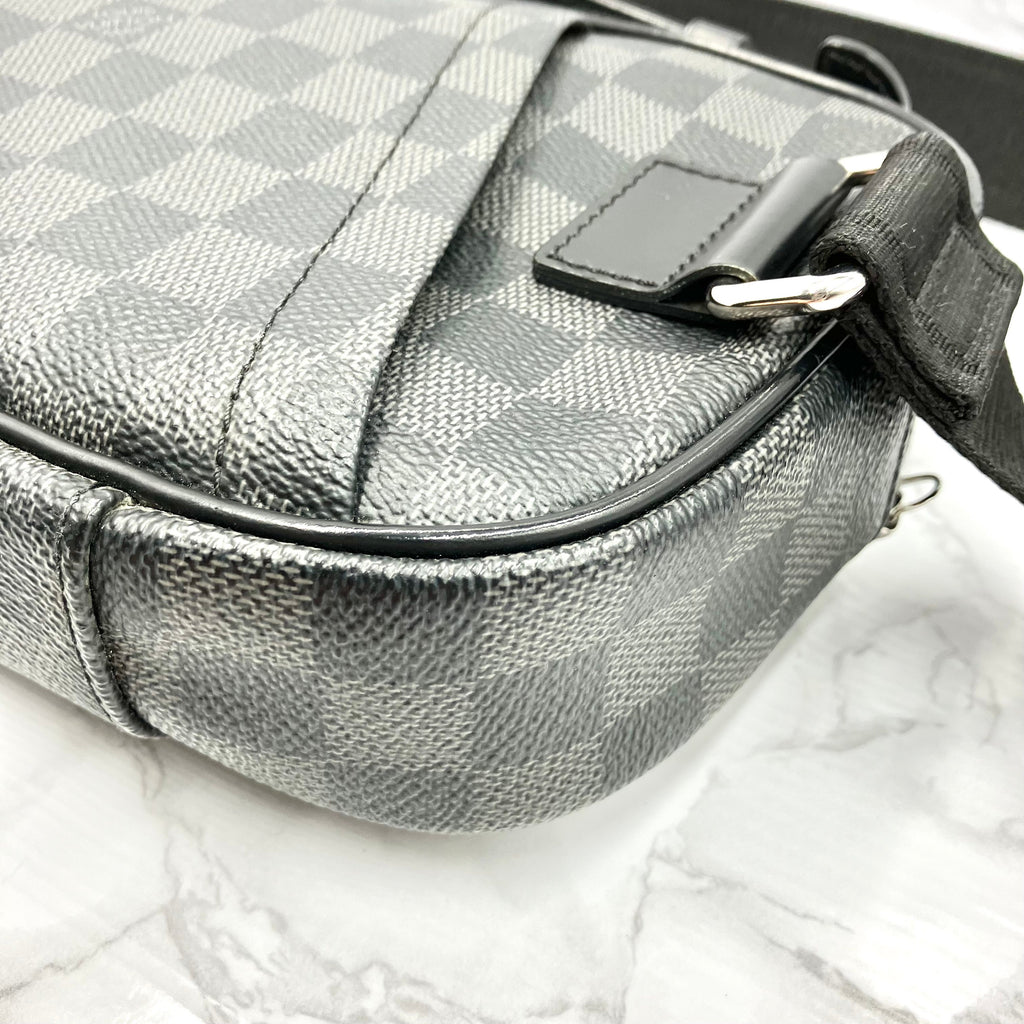 LOUIS VUITTON Damier Graphite Ambler