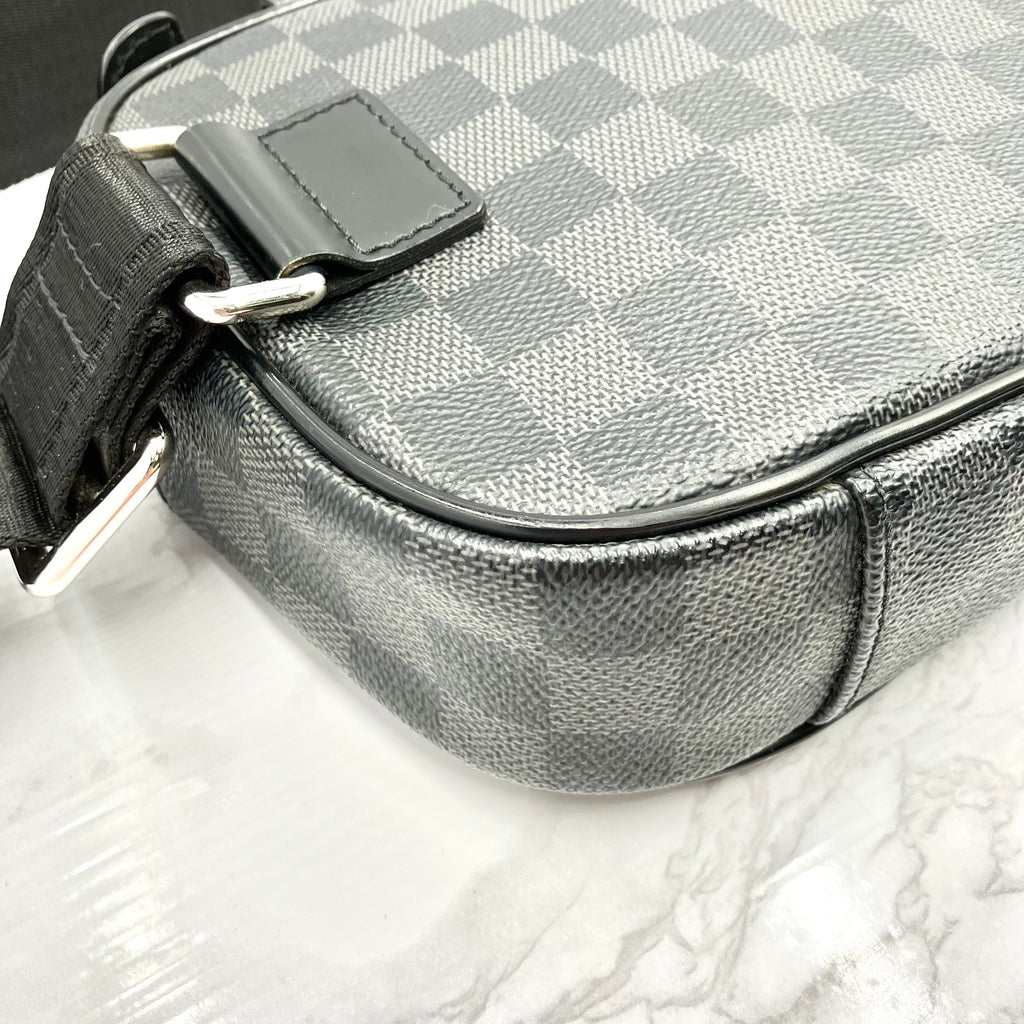 LOUIS VUITTON Damier Graphite Ambler