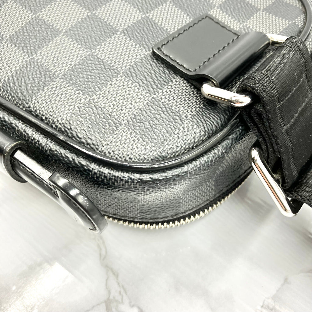 LOUIS VUITTON Damier Graphite Ambler