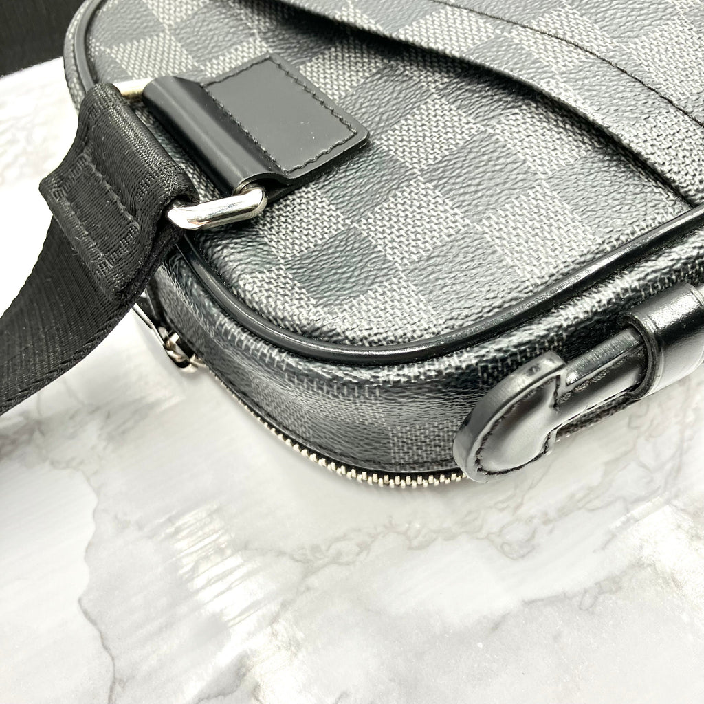 LOUIS VUITTON Damier Graphite Ambler