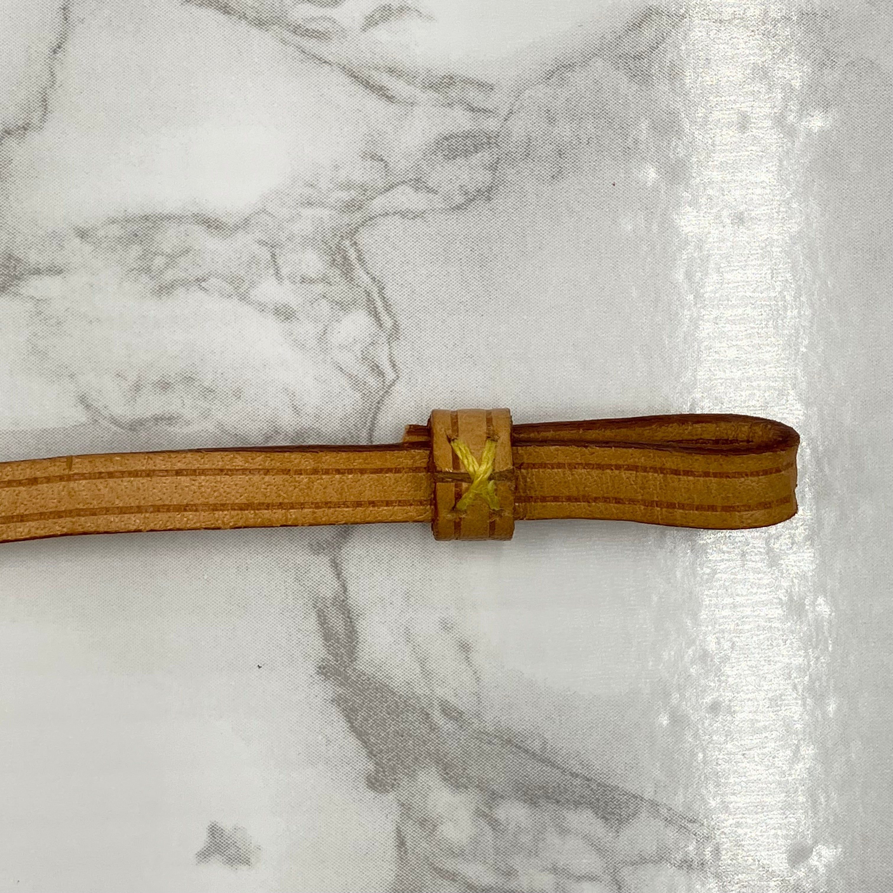 LOUIS VUITTON BACCHETTA leather Slim Strap