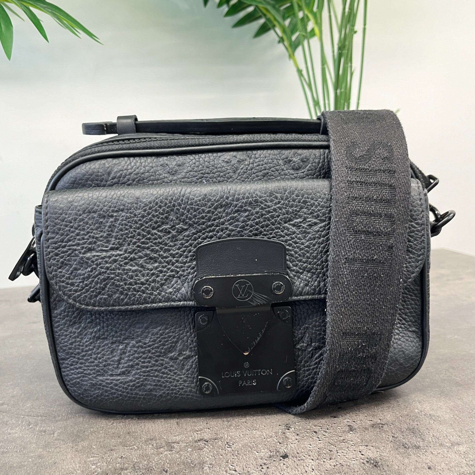 Men's S Lock Messenger Bag Black