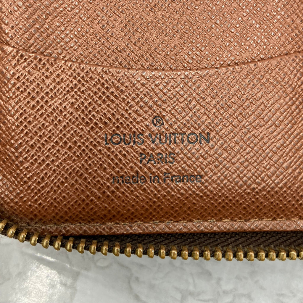 LOUIS VUITTON Monogram zippy compact