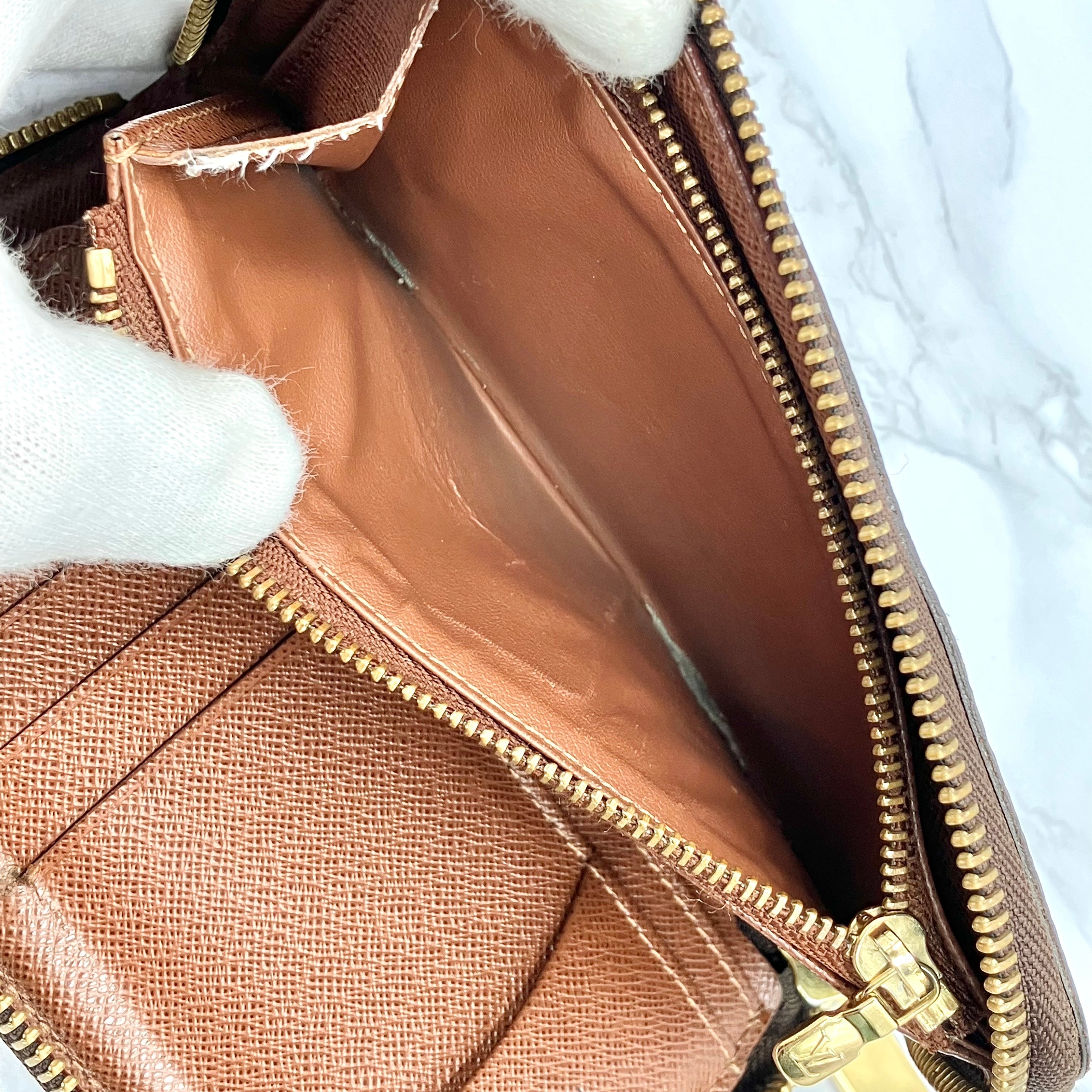LOUIS VUITTON Monogram zippy compact