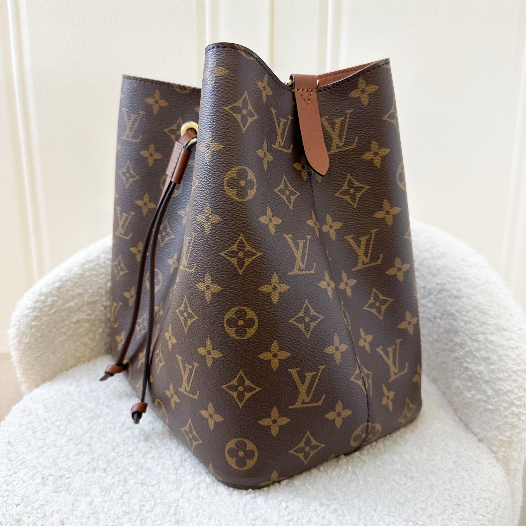 LV Neonoe MM in Monogram Canvas, Caramel Strap and GHW