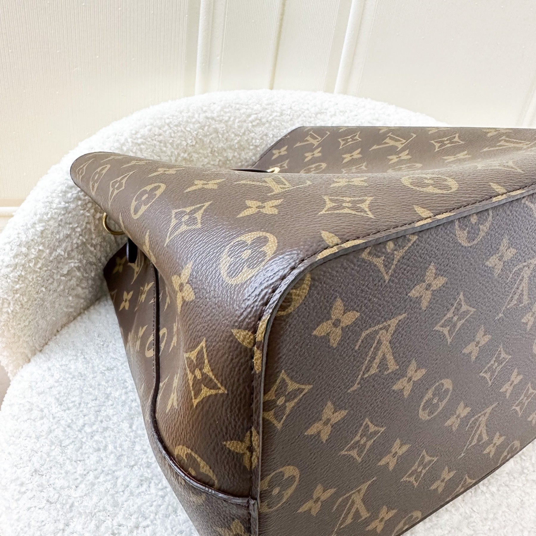 LV Neonoe MM in Monogram Canvas, Caramel Strap and GHW