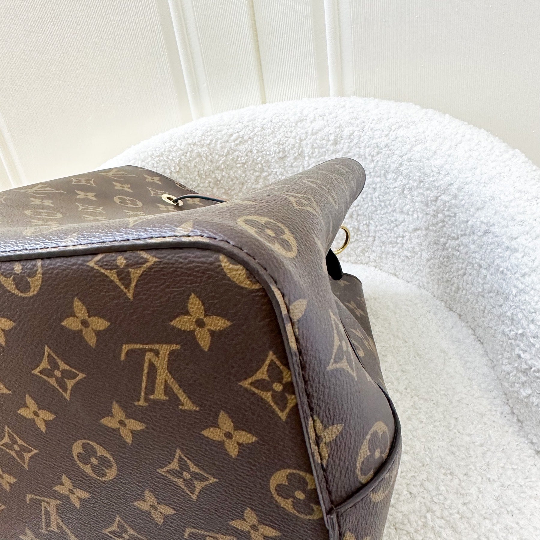 LV Neonoe MM in Monogram Canvas, Caramel Strap and GHW