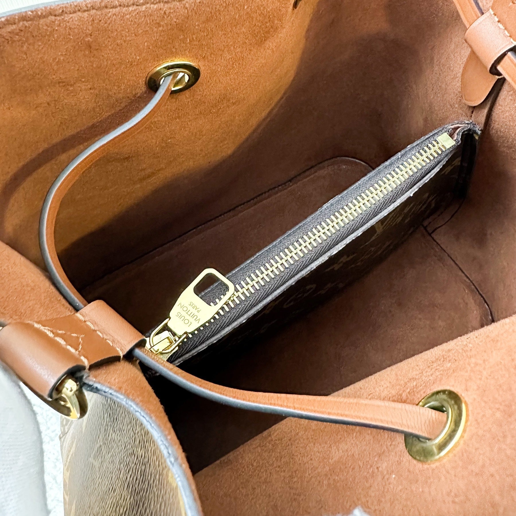 LV Neonoe MM in Monogram Canvas, Caramel Strap and GHW