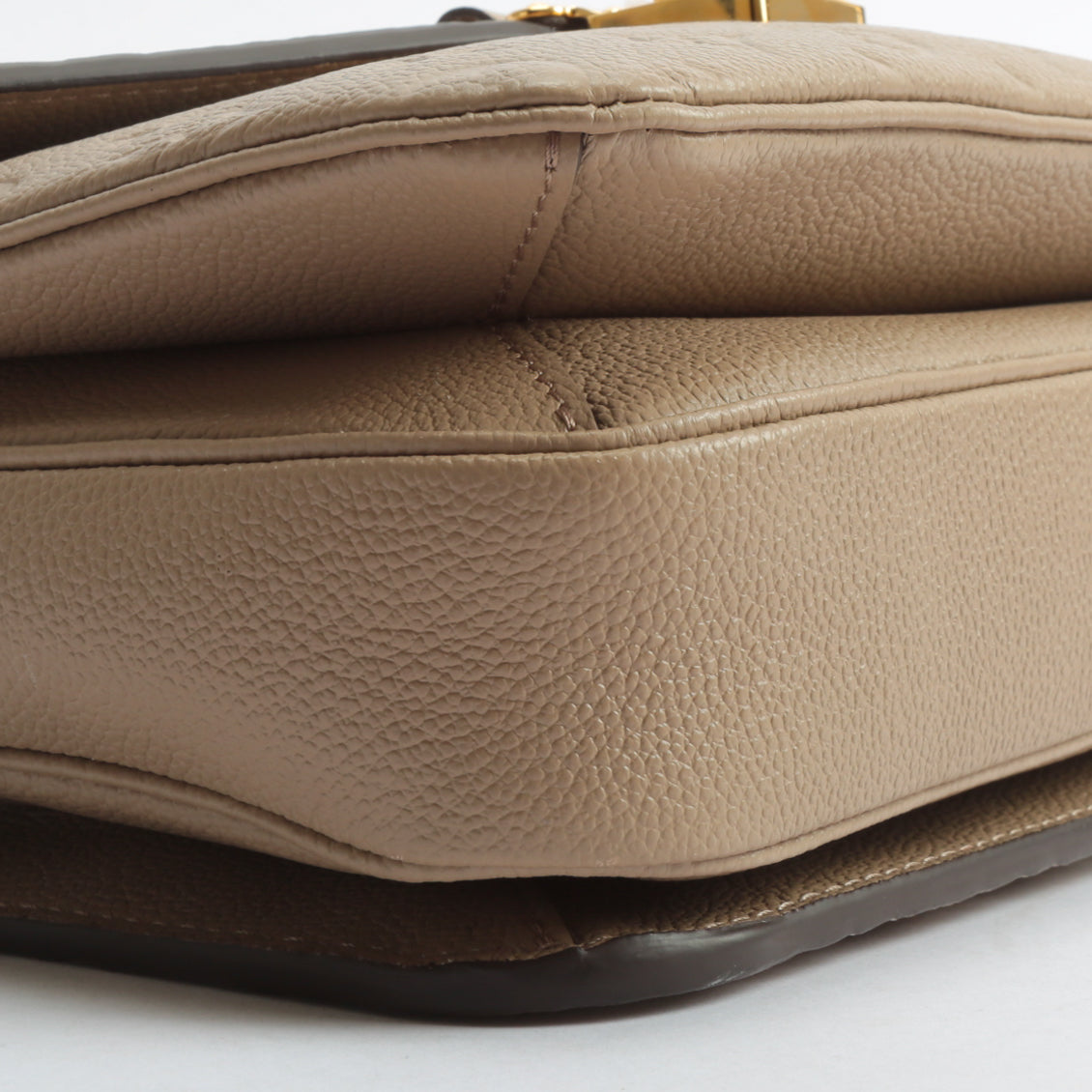LOUIS VUITTON Pochette Metis MM -Empreinte Turtledove