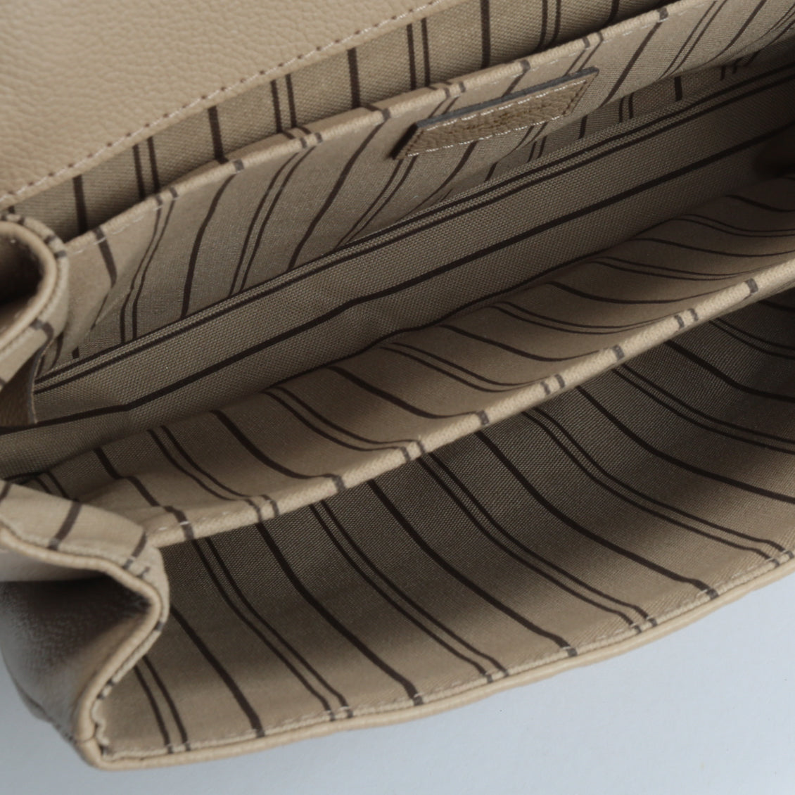LOUIS VUITTON Pochette Metis MM -Empreinte Turtledove
