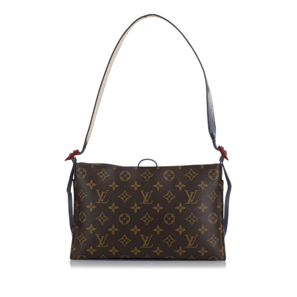 Louis Vuitton Monogram Pacific Outdoor Pouch (SHG-xVf7t5)