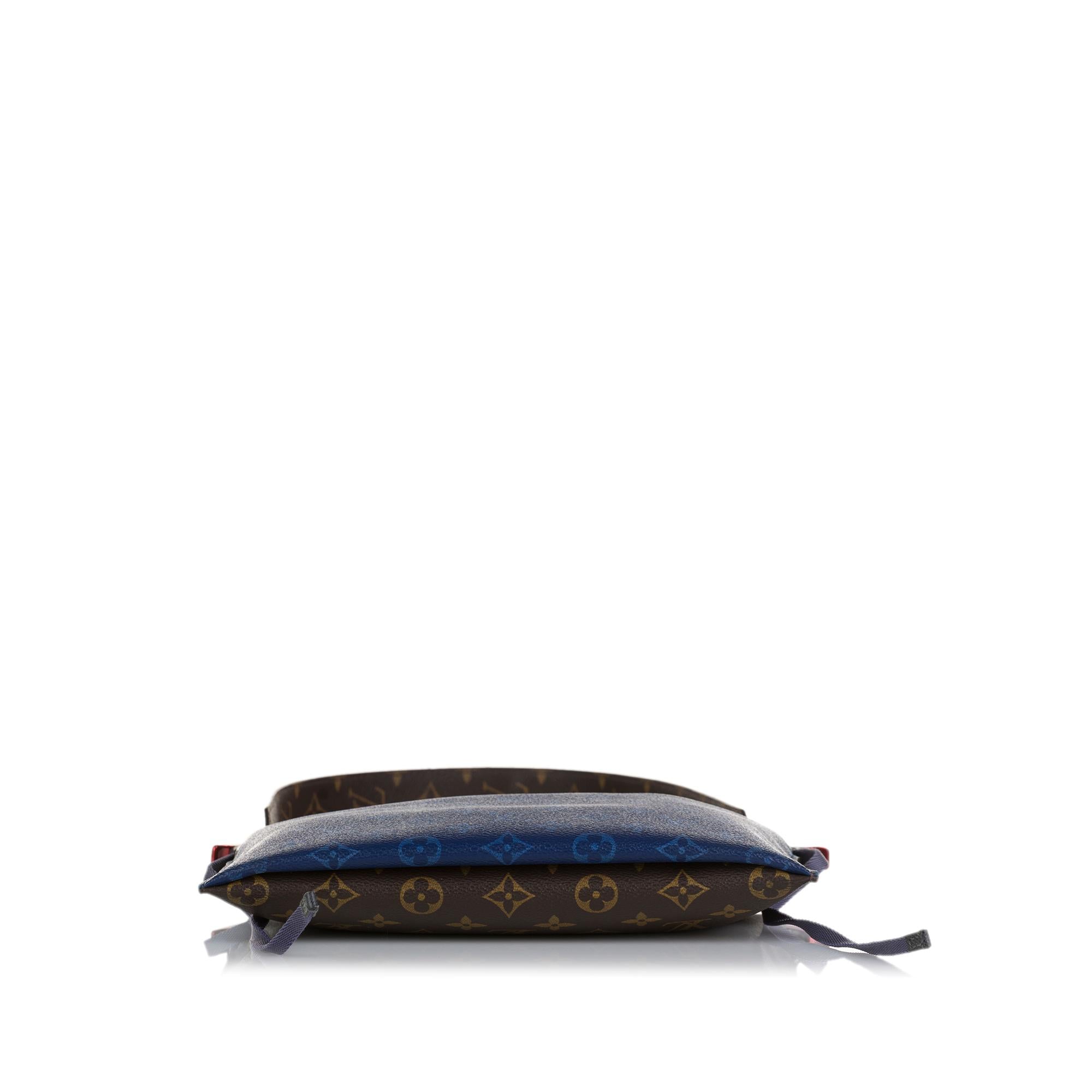 Louis Vuitton Monogram Pacific Outdoor Pouch (SHG-xVf7t5)