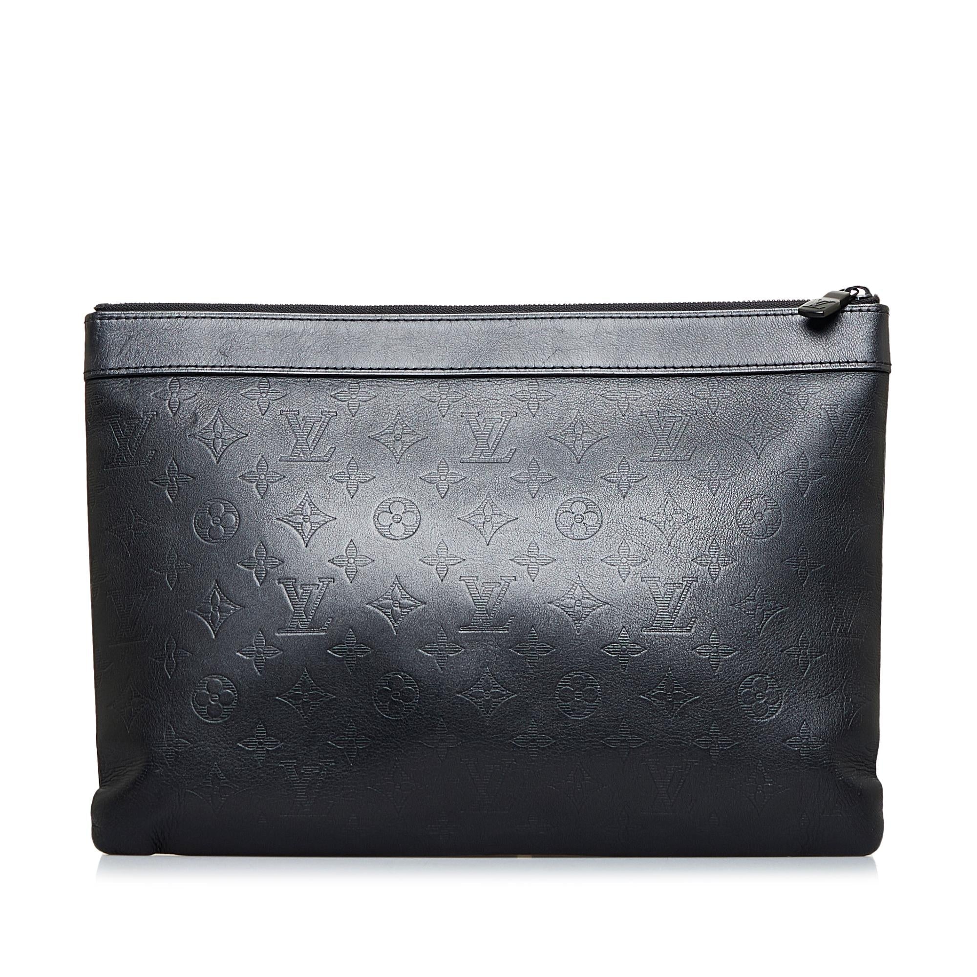 Louis Vuitton Monogram Shadow Discovery Pochette (SHG-v758KB)