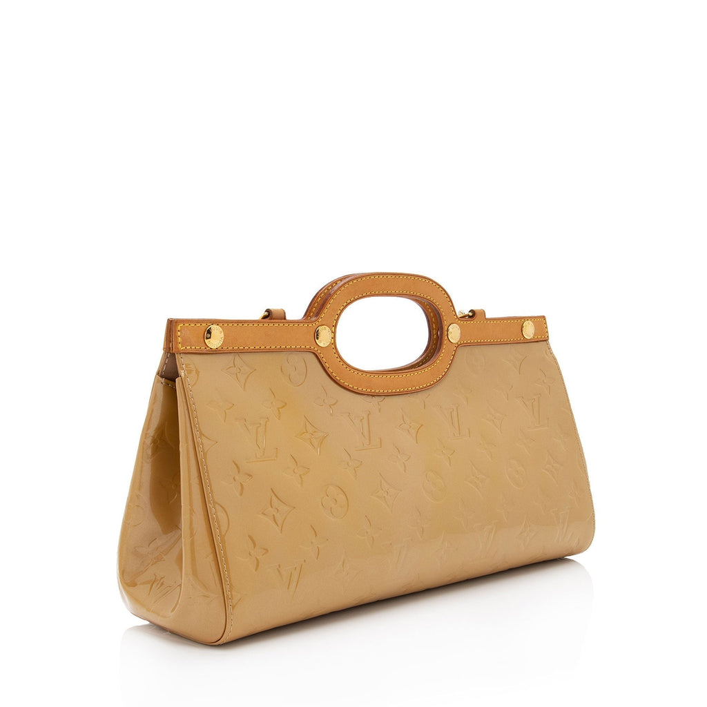 Louis Vuitton Monogram Vernis Roxbury Drive Clutch (SHF-HjMdyt)