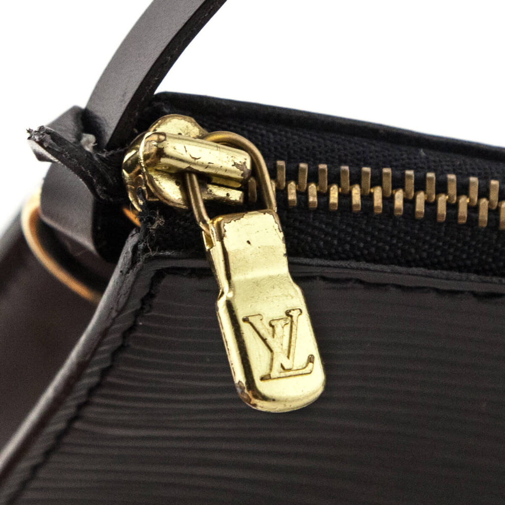 Louis Vuitton Black Epi Vintage Pochette Accessoires 24 Bag
