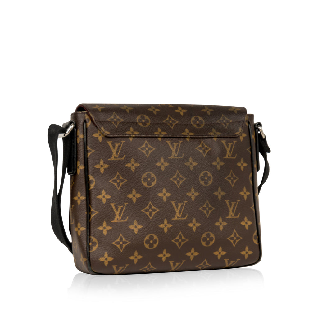 Louis Vuitton District PM - Monogram Canvas